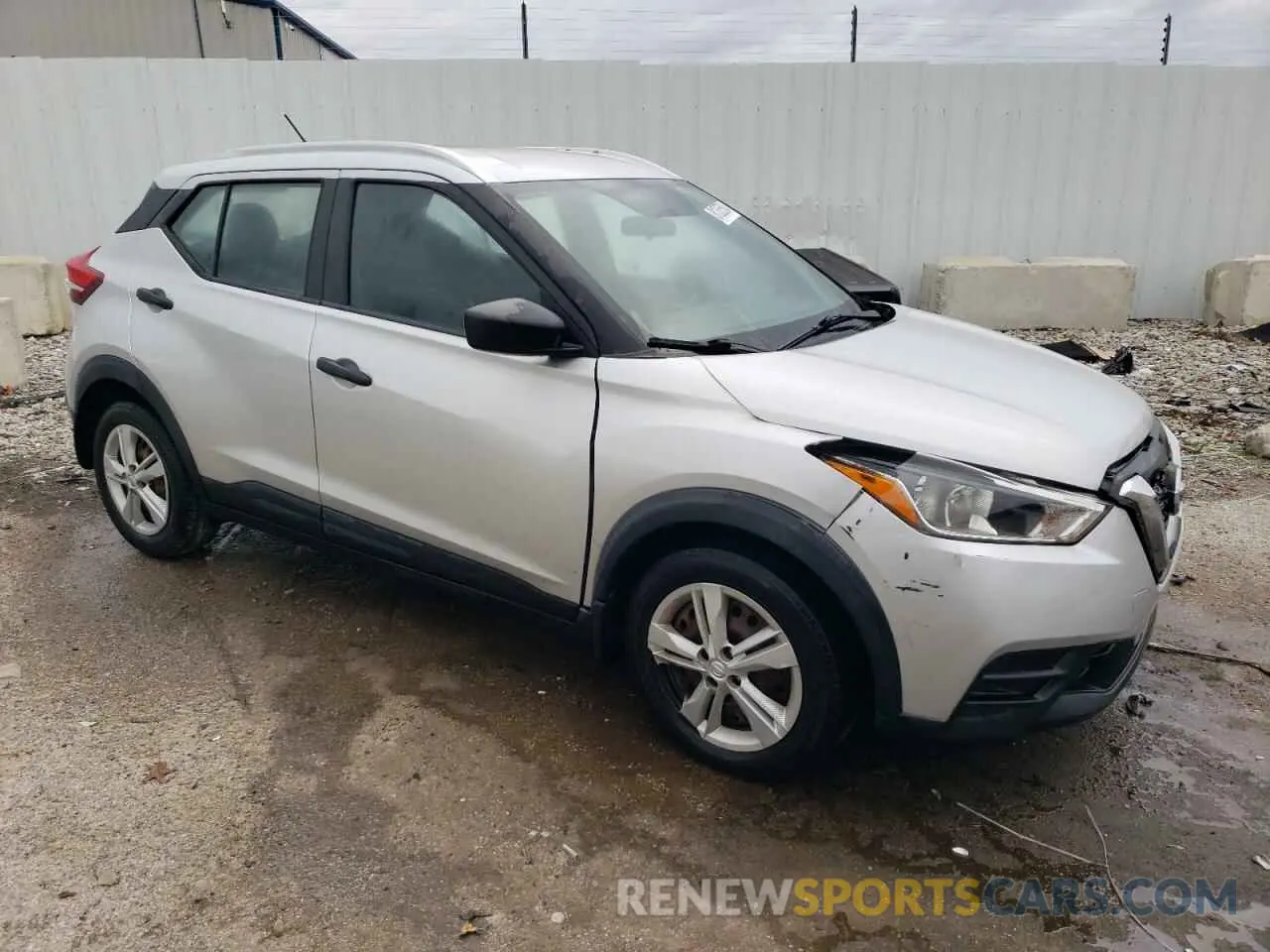 4 fotografías del automóvil dañado 3N1CP5CU8KL471004 NISSAN KICKS 2019