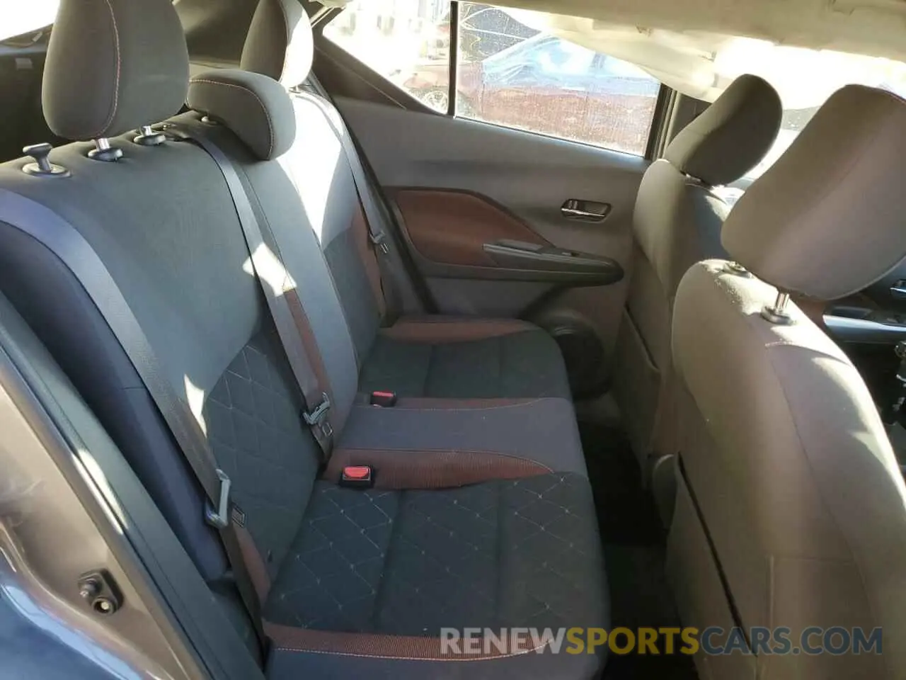 12 fotografías del automóvil dañado 3N1CP5CU8KL526048 NISSAN KICKS 2019