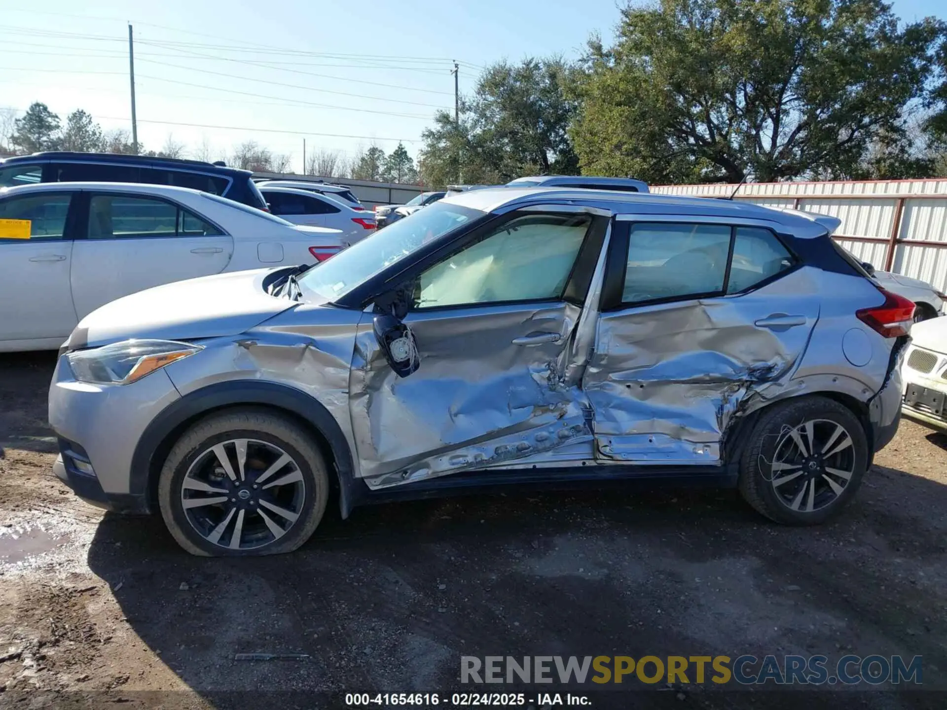 14 fotografías del automóvil dañado 3N1CP5CU8KL544677 NISSAN KICKS 2019