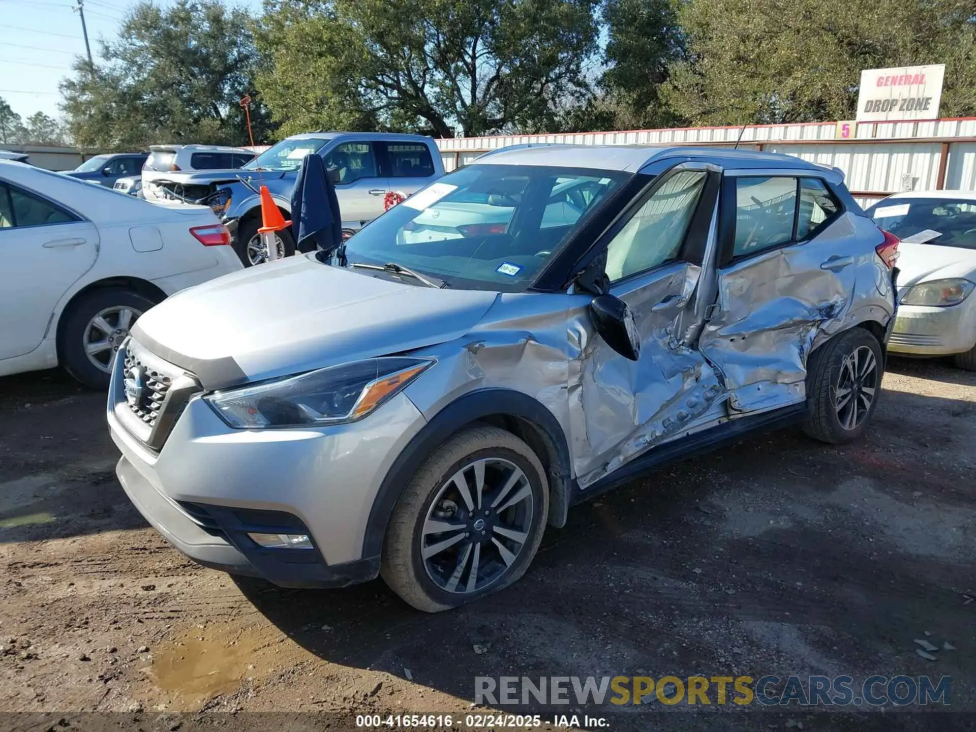 2 fotografías del automóvil dañado 3N1CP5CU8KL544677 NISSAN KICKS 2019