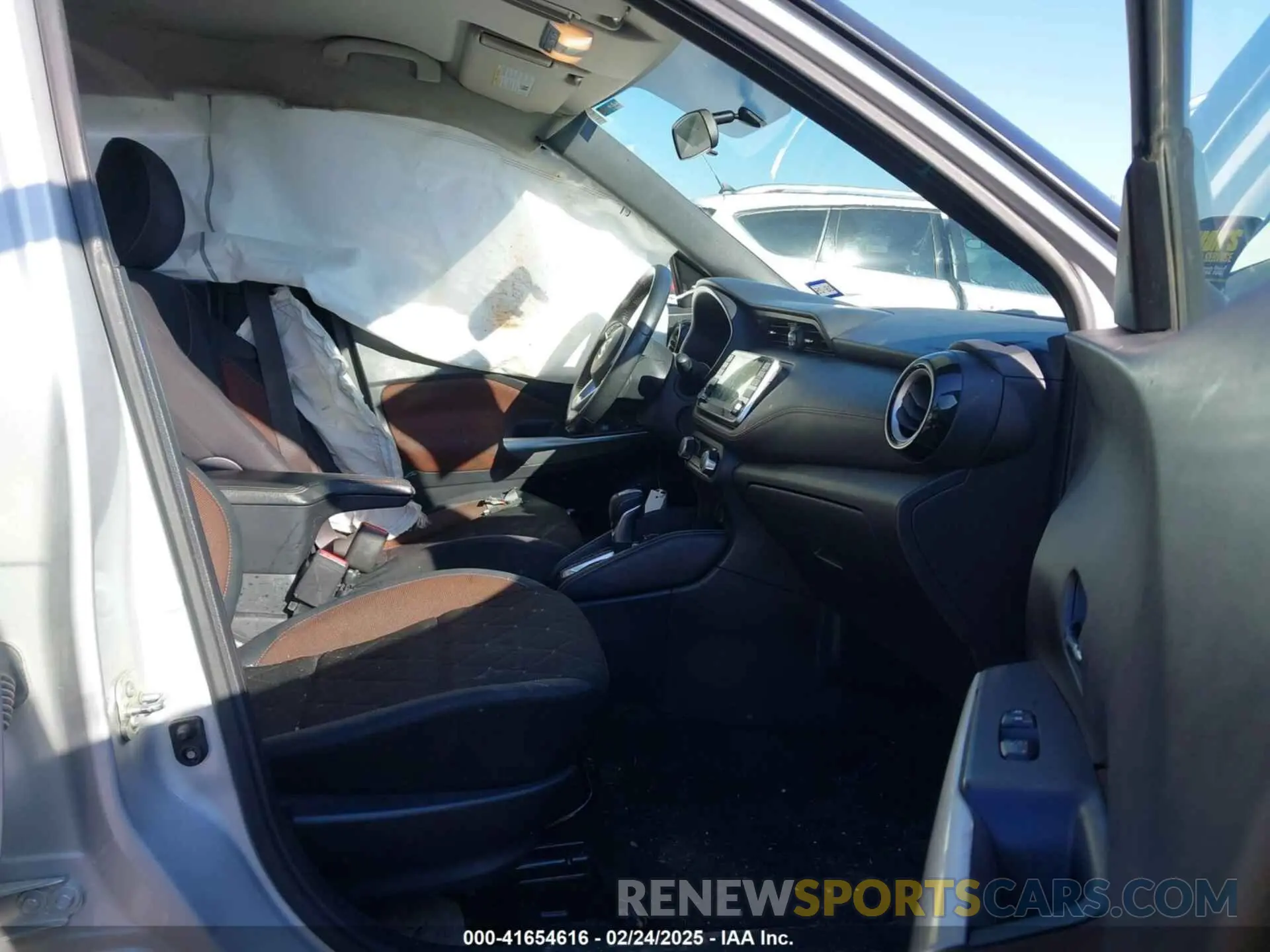 5 fotografías del automóvil dañado 3N1CP5CU8KL544677 NISSAN KICKS 2019