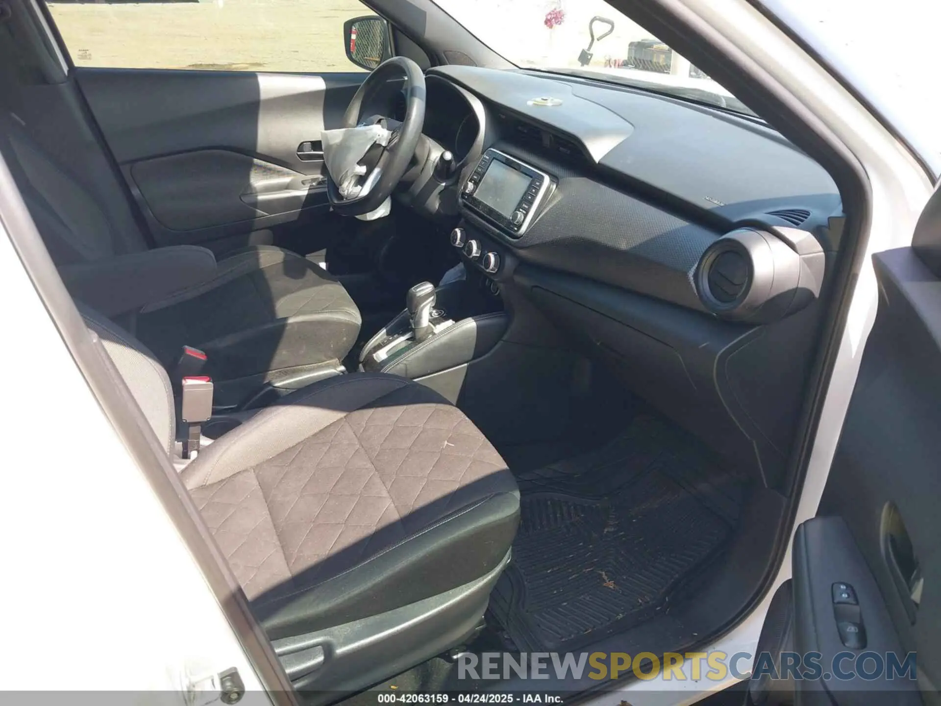 5 fotografías del automóvil dañado 3N1CP5CU9KL480214 NISSAN KICKS 2019