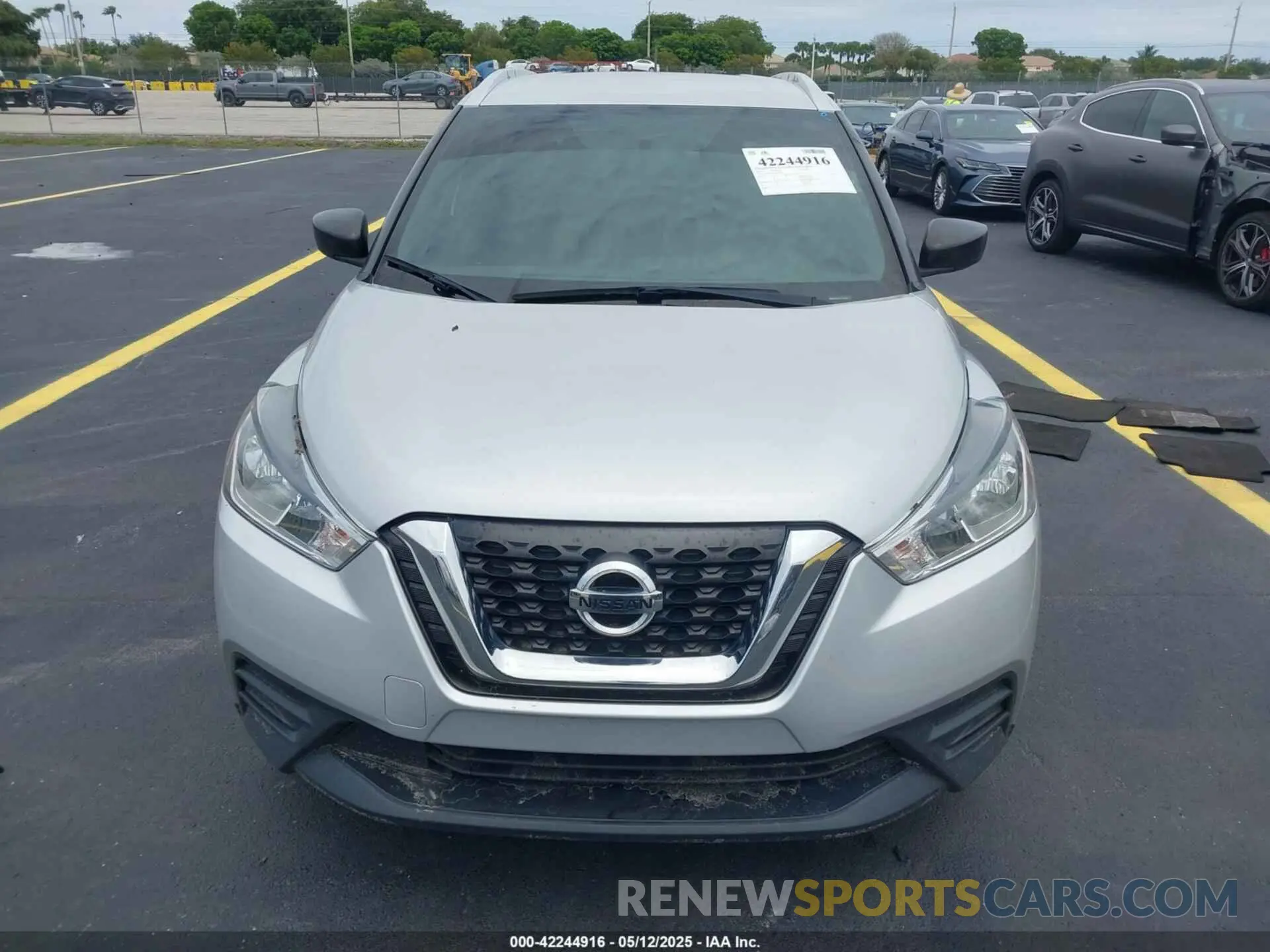 12 fotografías del automóvil dañado 3N1CP5CU9KL496400 NISSAN KICKS 2019