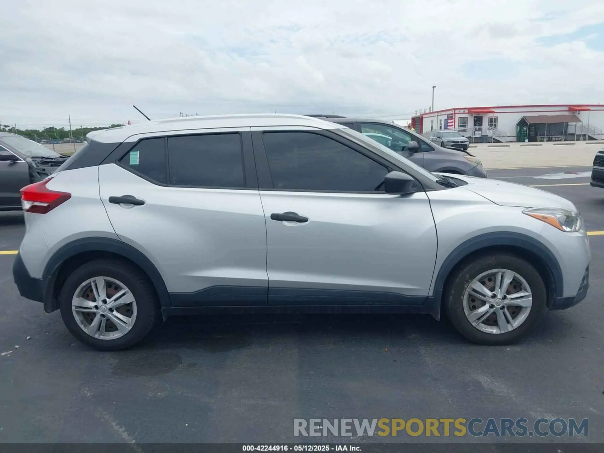 13 fotografías del automóvil dañado 3N1CP5CU9KL496400 NISSAN KICKS 2019