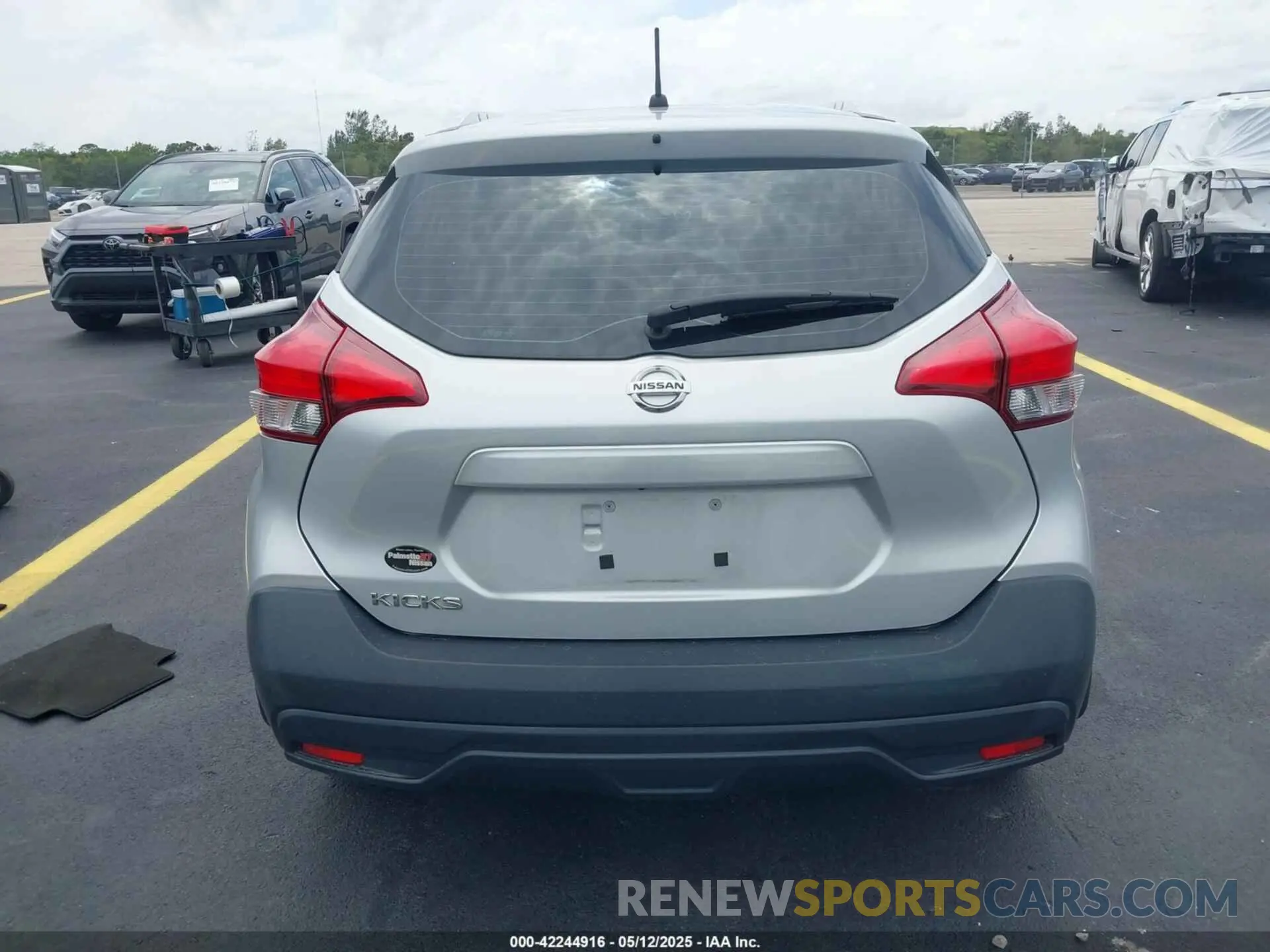 16 fotografías del automóvil dañado 3N1CP5CU9KL496400 NISSAN KICKS 2019