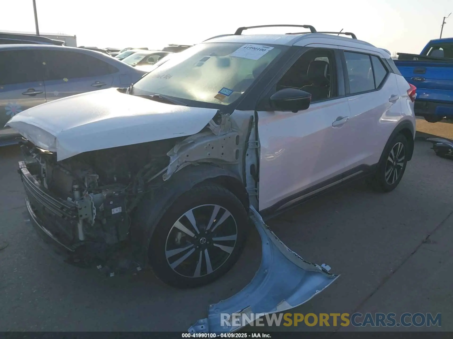 2 fotografías del automóvil dañado 3N1CP5CU9KL501093 NISSAN KICKS 2019