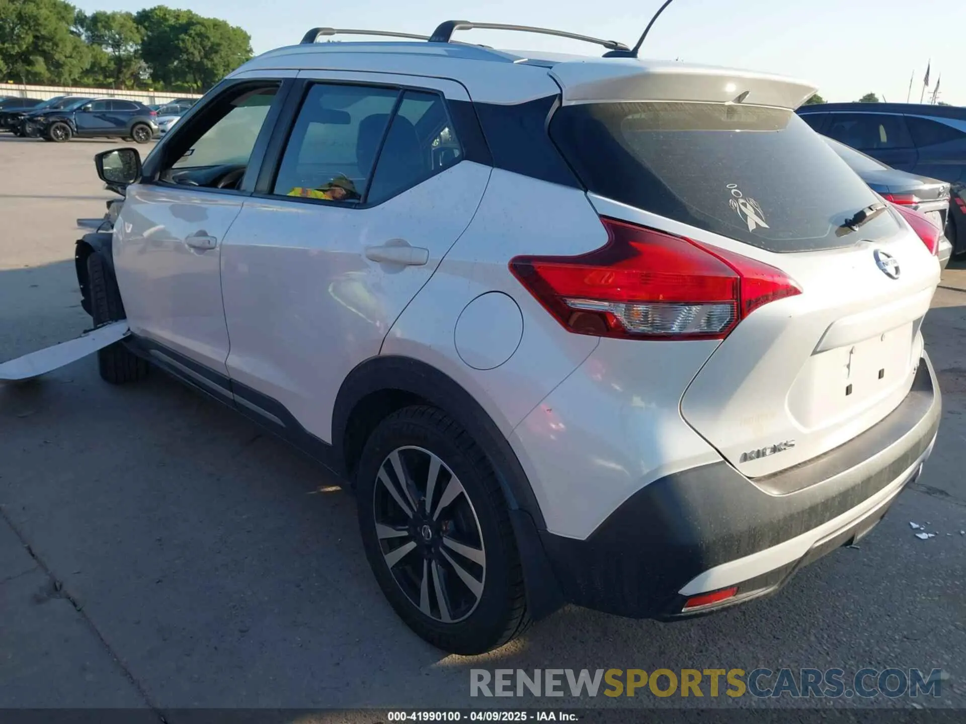 3 fotografías del automóvil dañado 3N1CP5CU9KL501093 NISSAN KICKS 2019
