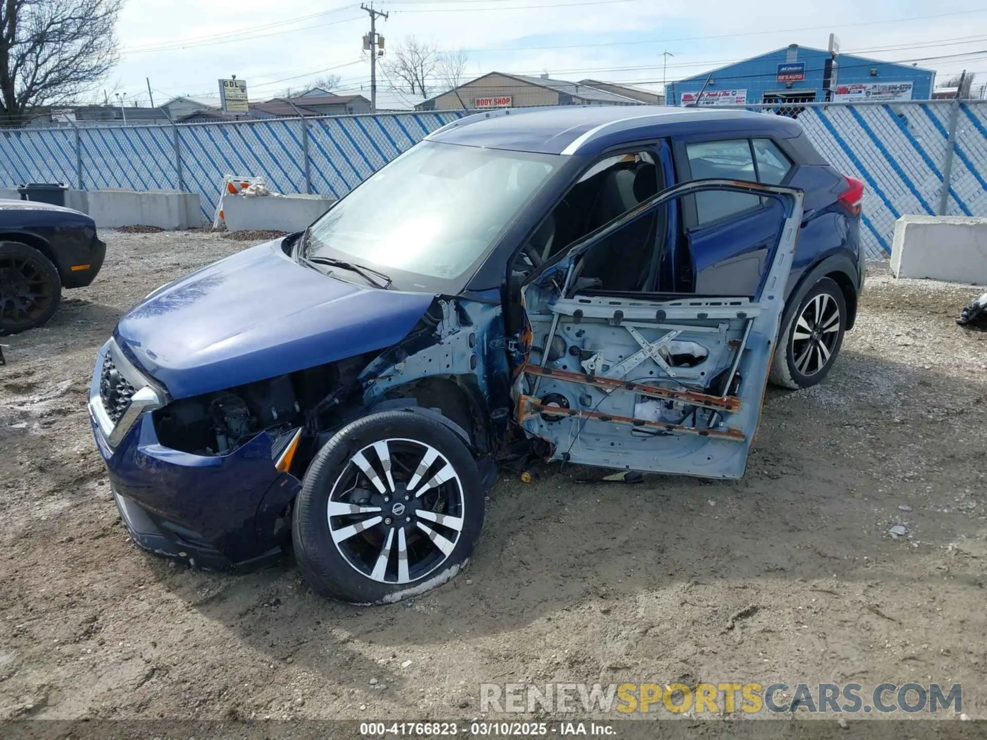 2 fotografías del automóvil dañado 3N1CP5CU9KL537043 NISSAN KICKS 2019