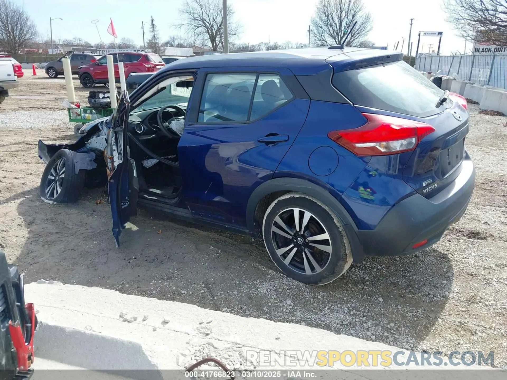 3 fotografías del automóvil dañado 3N1CP5CU9KL537043 NISSAN KICKS 2019