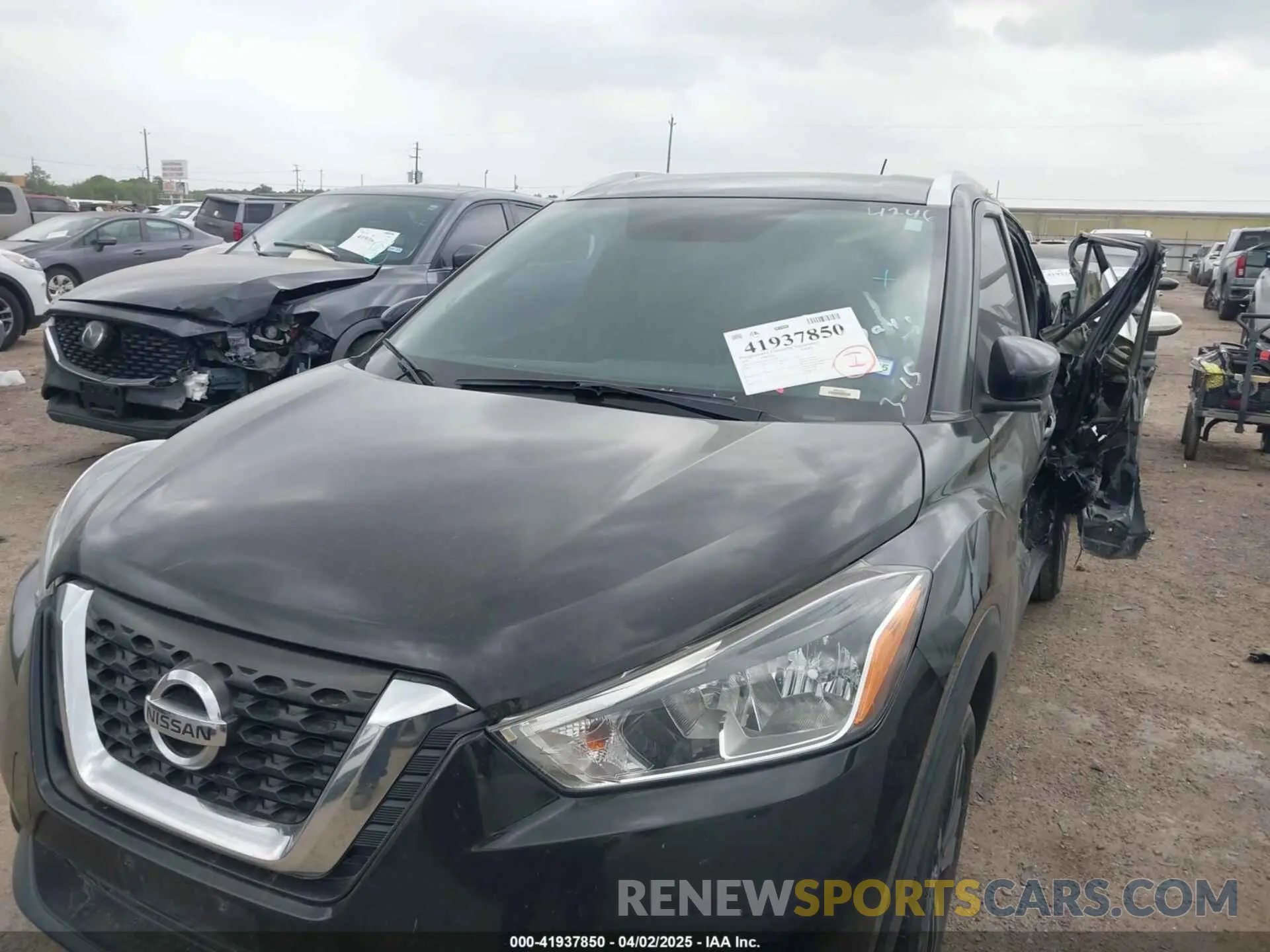 2 fotografías del automóvil dañado 3N1CP5CU9KL554246 NISSAN KICKS 2019