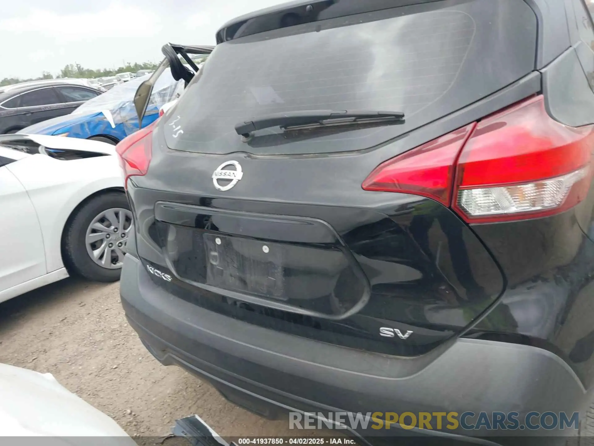 4 fotografías del automóvil dañado 3N1CP5CU9KL554246 NISSAN KICKS 2019