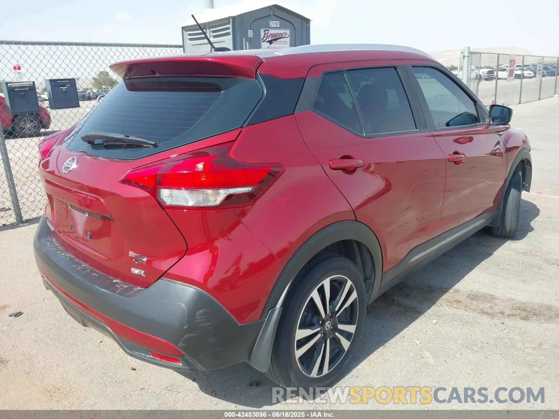 4 fotografías del automóvil dañado 3N1CP5CU9KL558507 NISSAN KICKS 2019