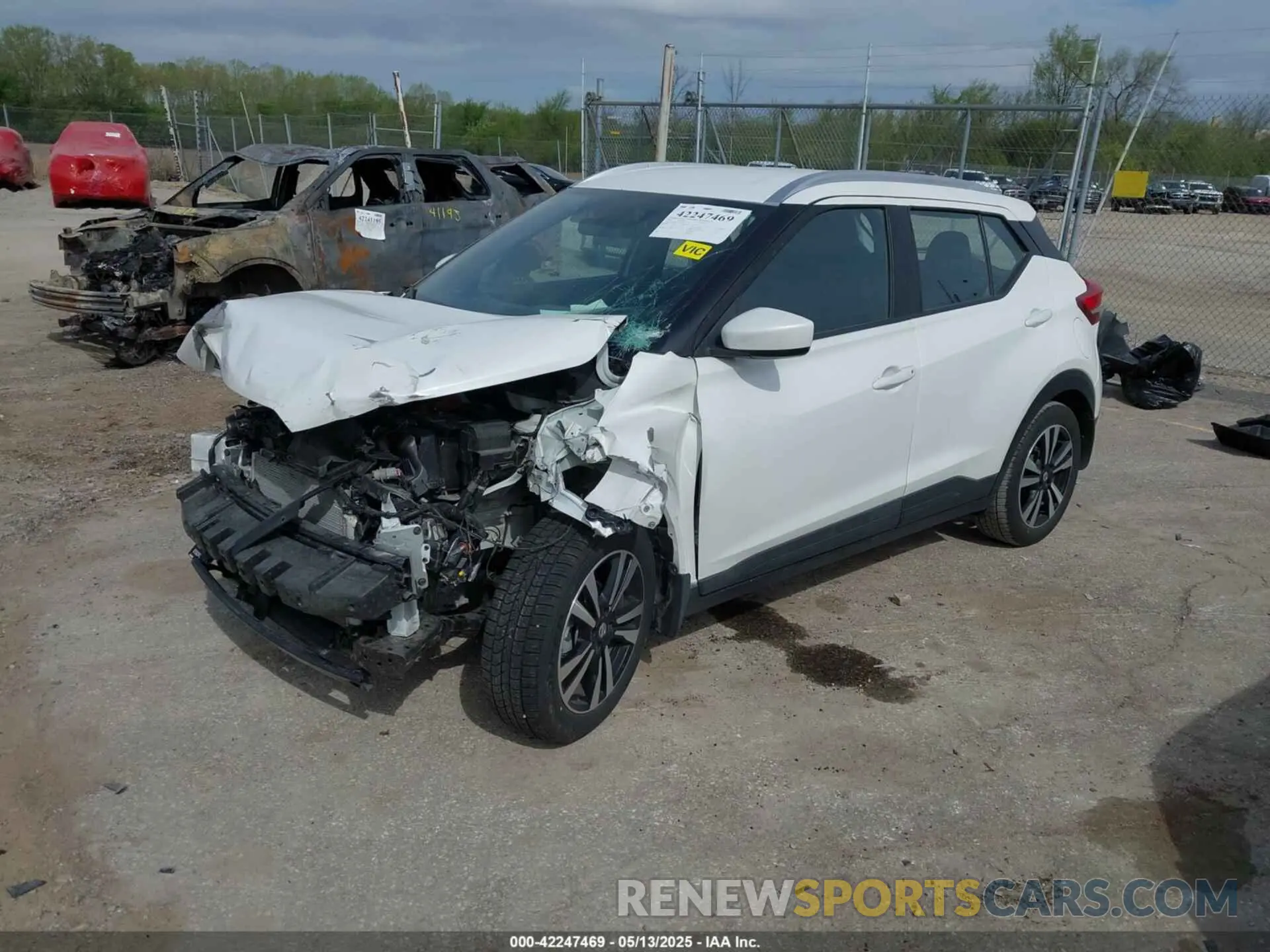 2 fotografías del automóvil dañado 3N1CP5CU9KL559771 NISSAN KICKS 2019