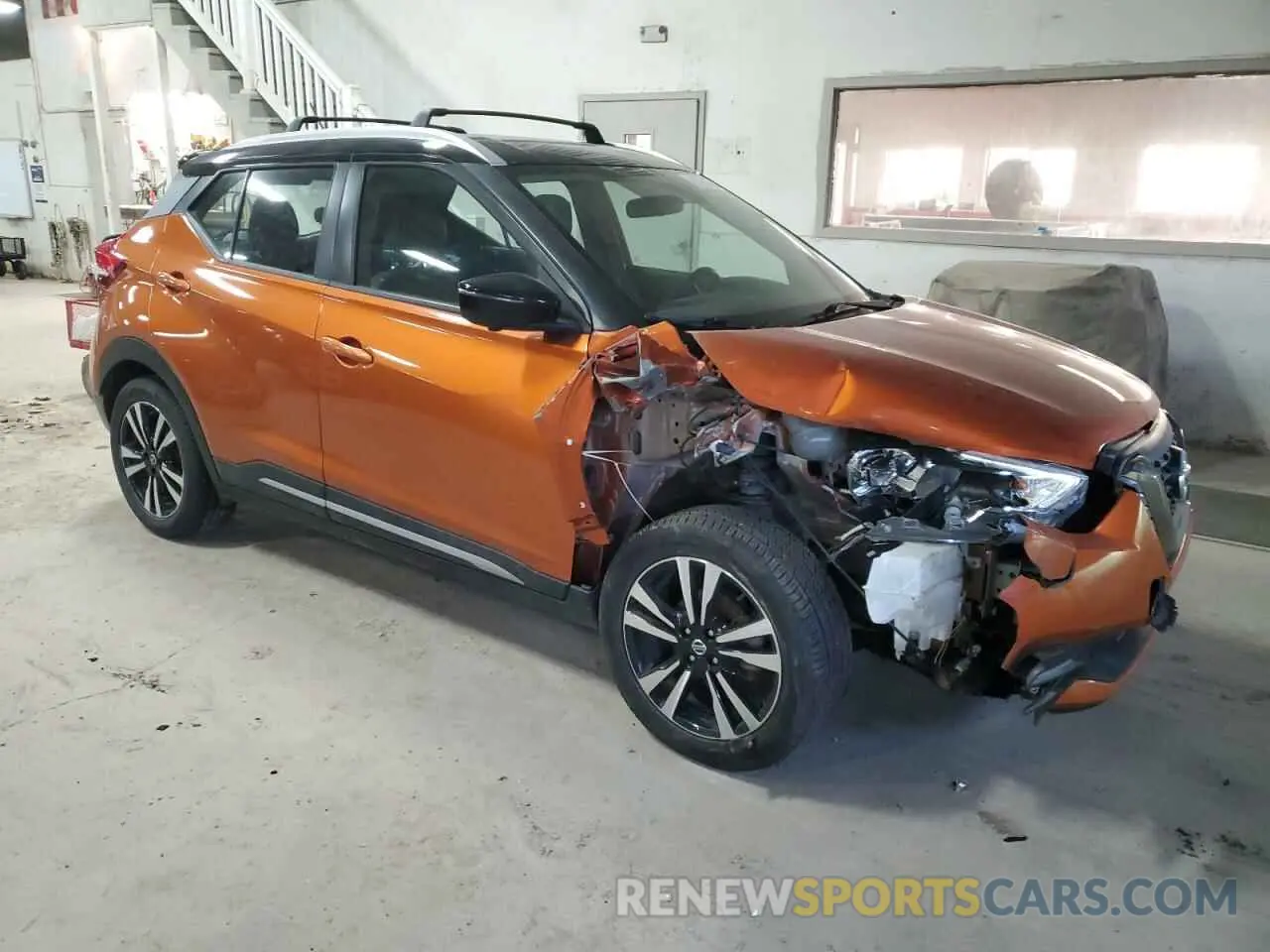4 fotografías del automóvil dañado 3N1CP5CU9KL568115 NISSAN KICKS 2019