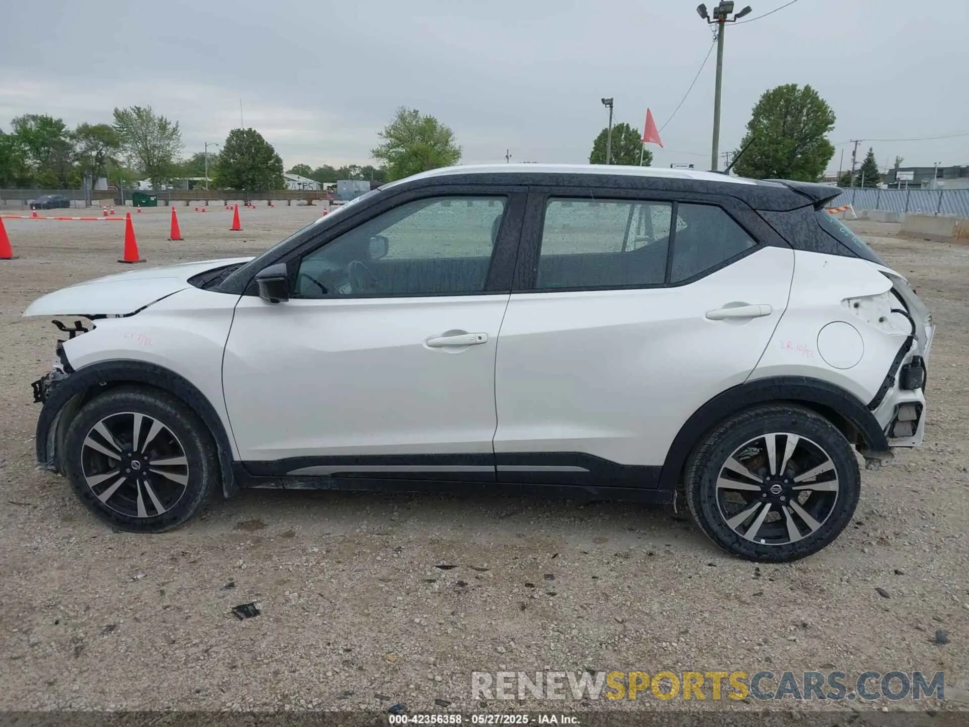 15 fotografías del automóvil dañado 3N1CP5CUXKL520378 NISSAN KICKS 2019