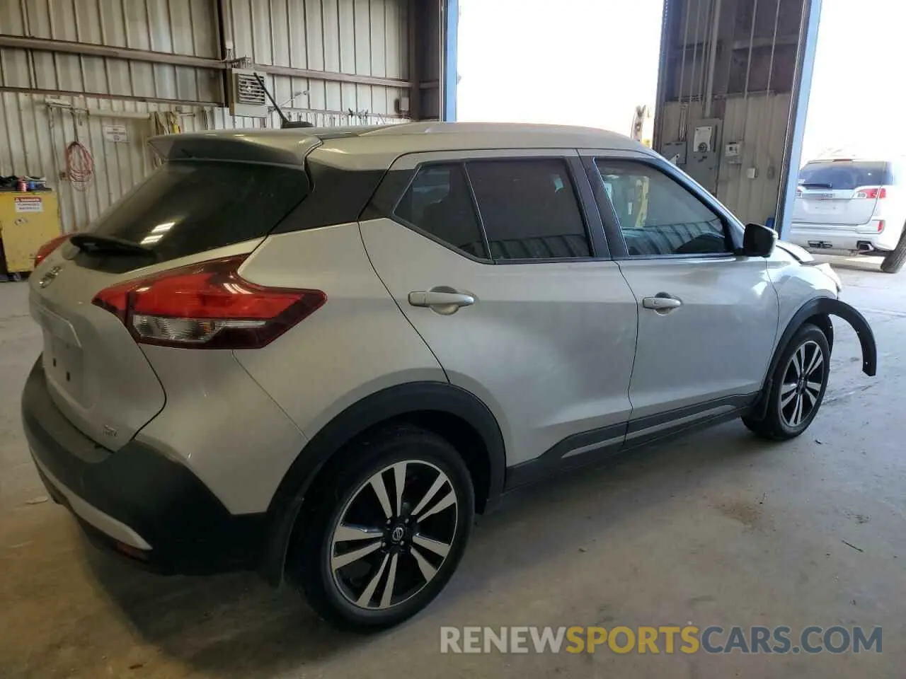 3 fotografías del automóvil dañado 3N1CP5CUXKL533227 NISSAN KICKS 2019