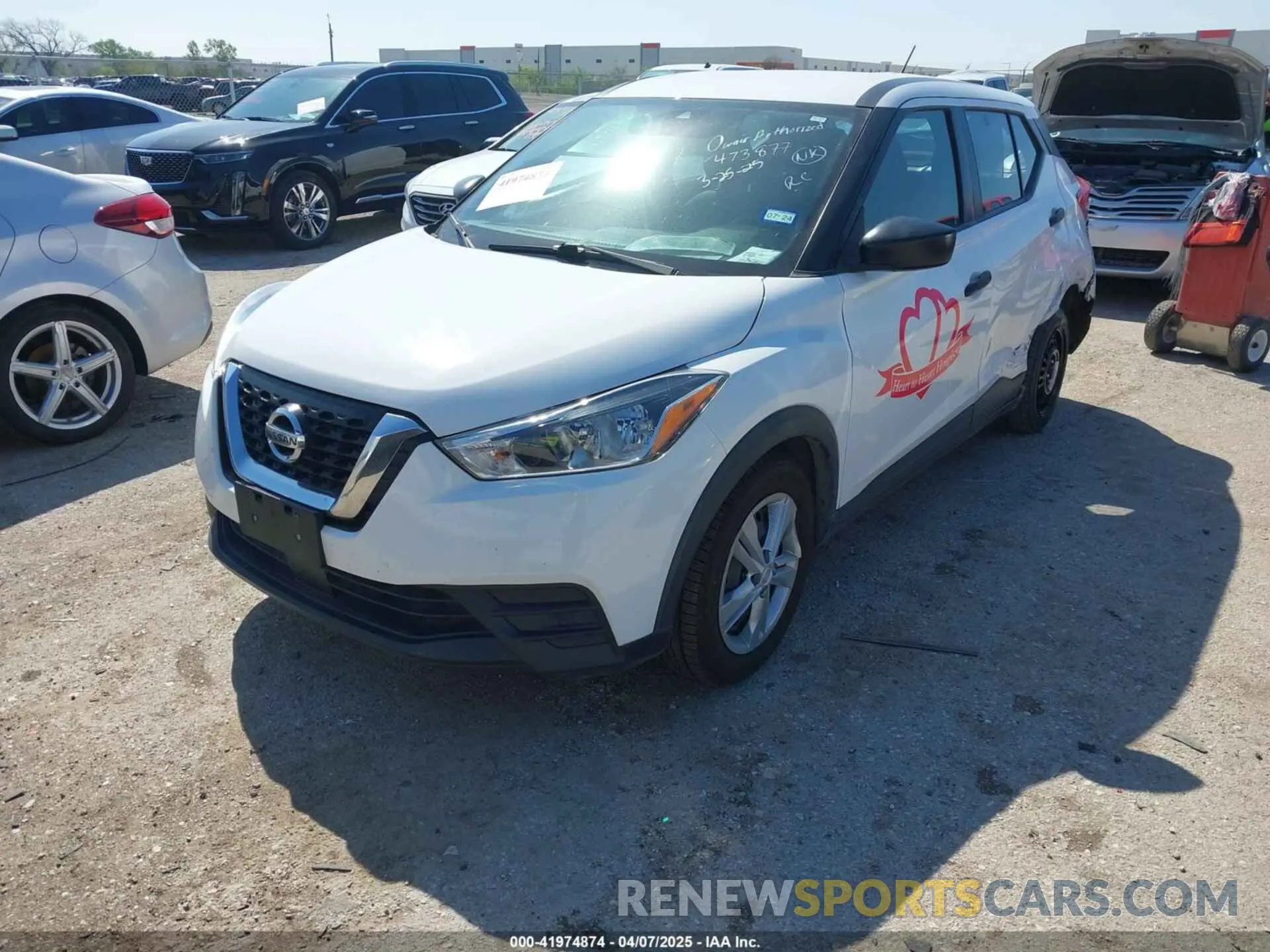 2 fotografías del automóvil dañado 3N1CP5BV0LL529635 NISSAN KICKS 2020