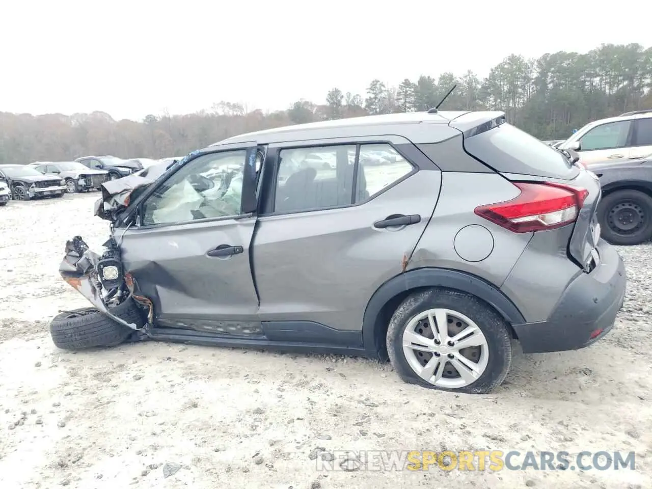 2 fotografías del automóvil dañado 3N1CP5BV0LL539632 NISSAN KICKS 2020