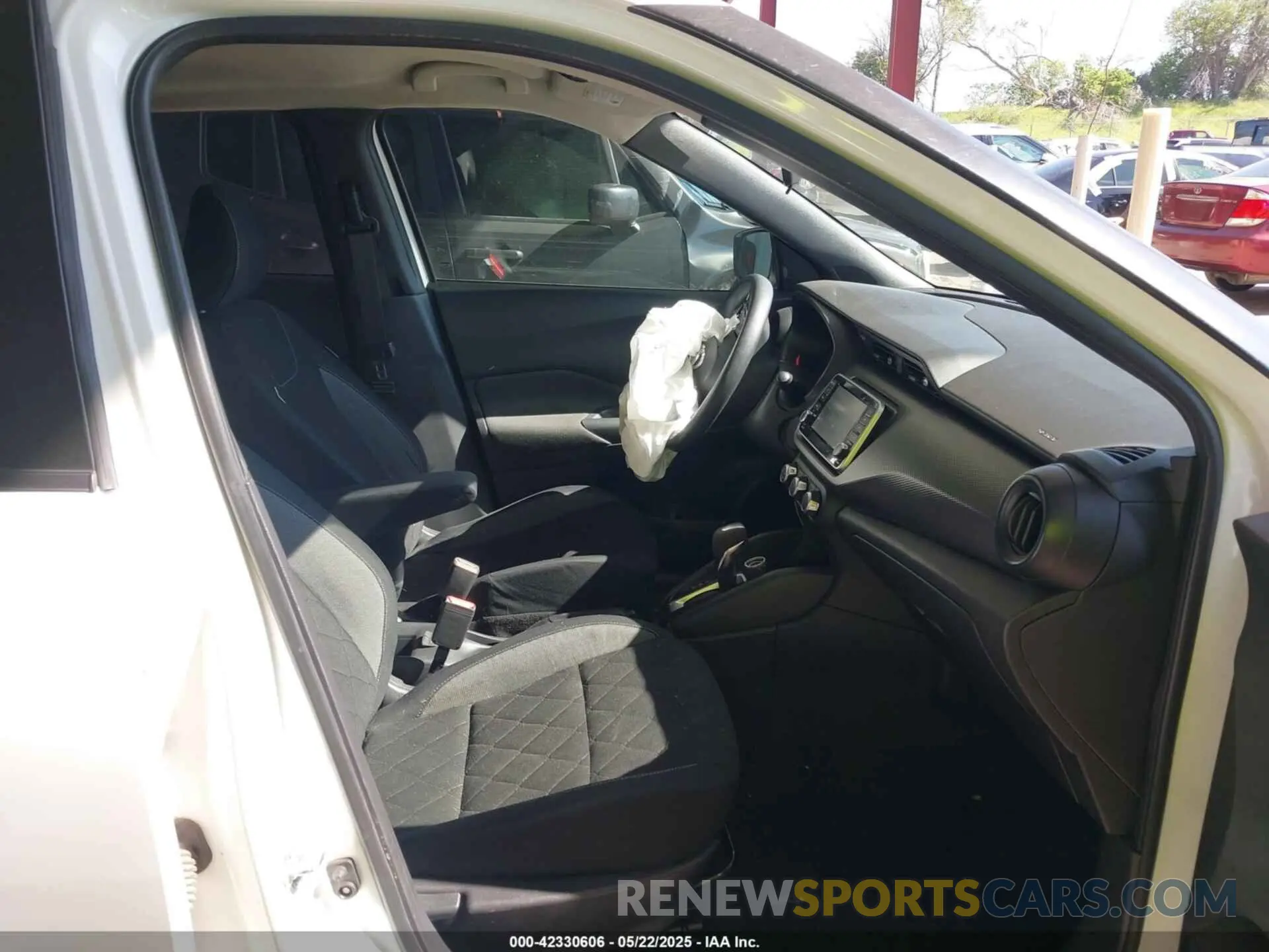 5 fotografías del automóvil dañado 3N1CP5BV1LL555516 NISSAN KICKS 2020