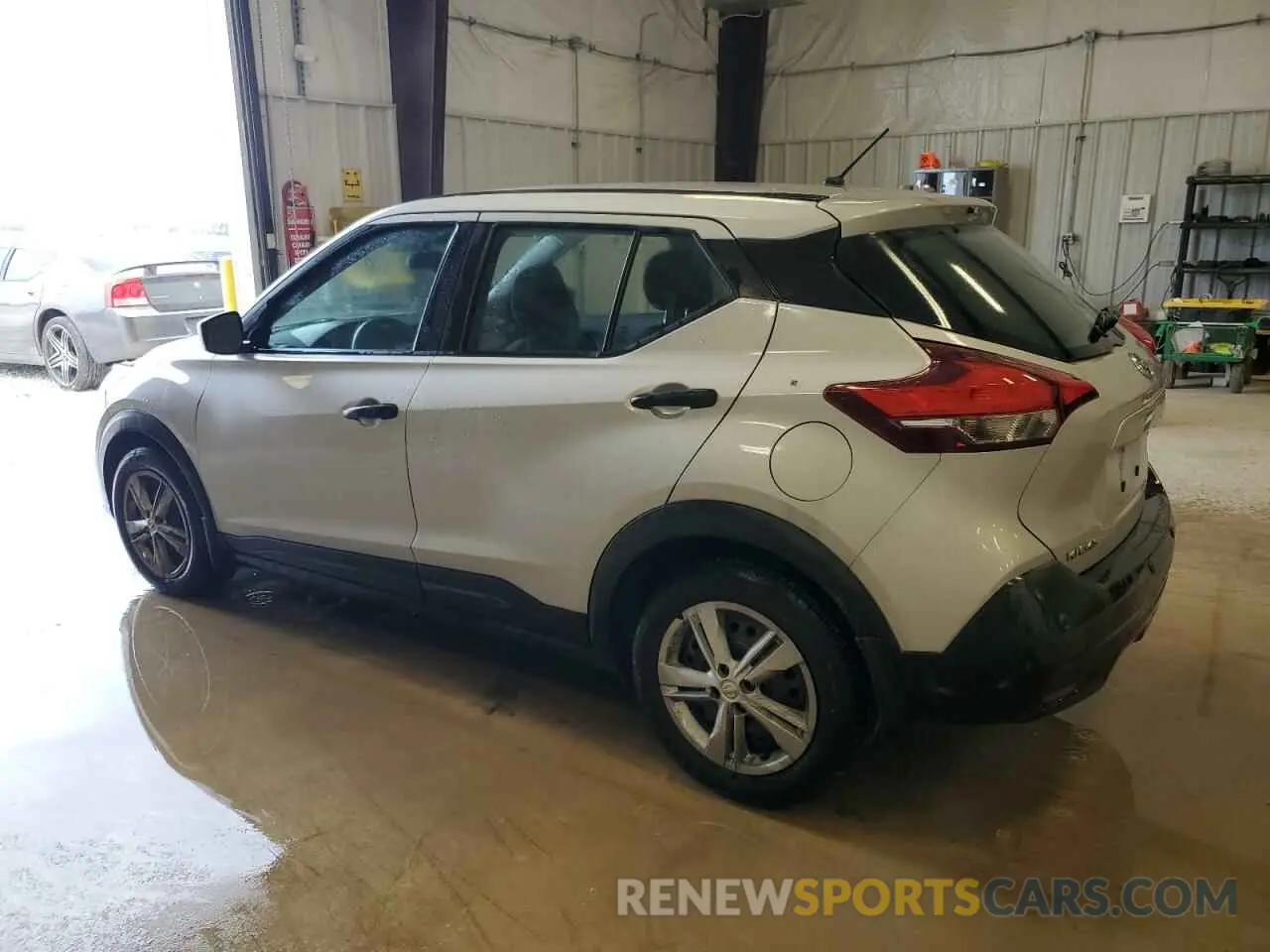 2 fotografías del automóvil dañado 3N1CP5BV2LL482544 NISSAN KICKS 2020