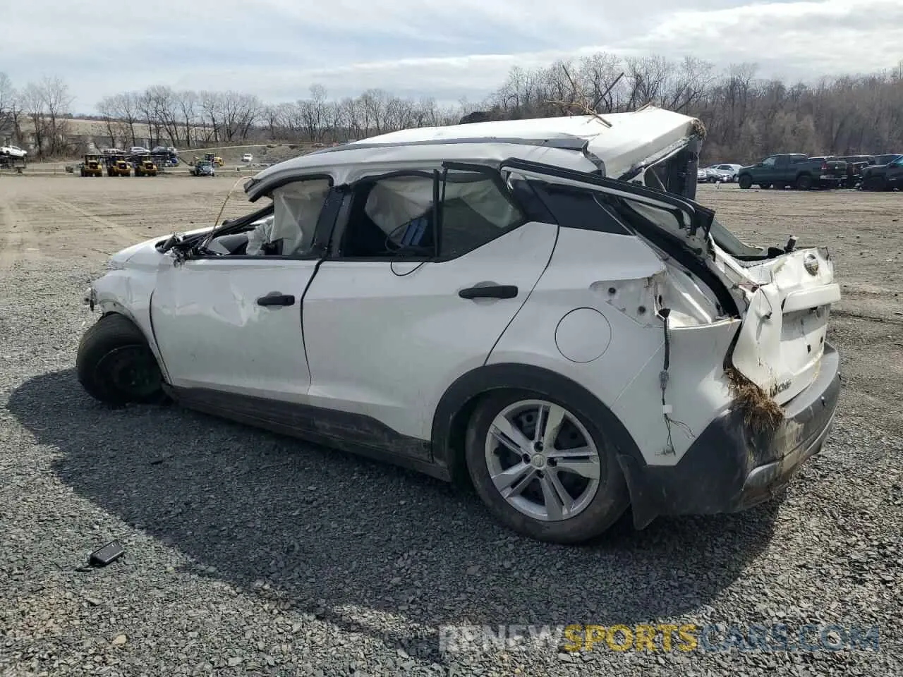 2 fotografías del automóvil dañado 3N1CP5BV2LL542323 NISSAN KICKS 2020