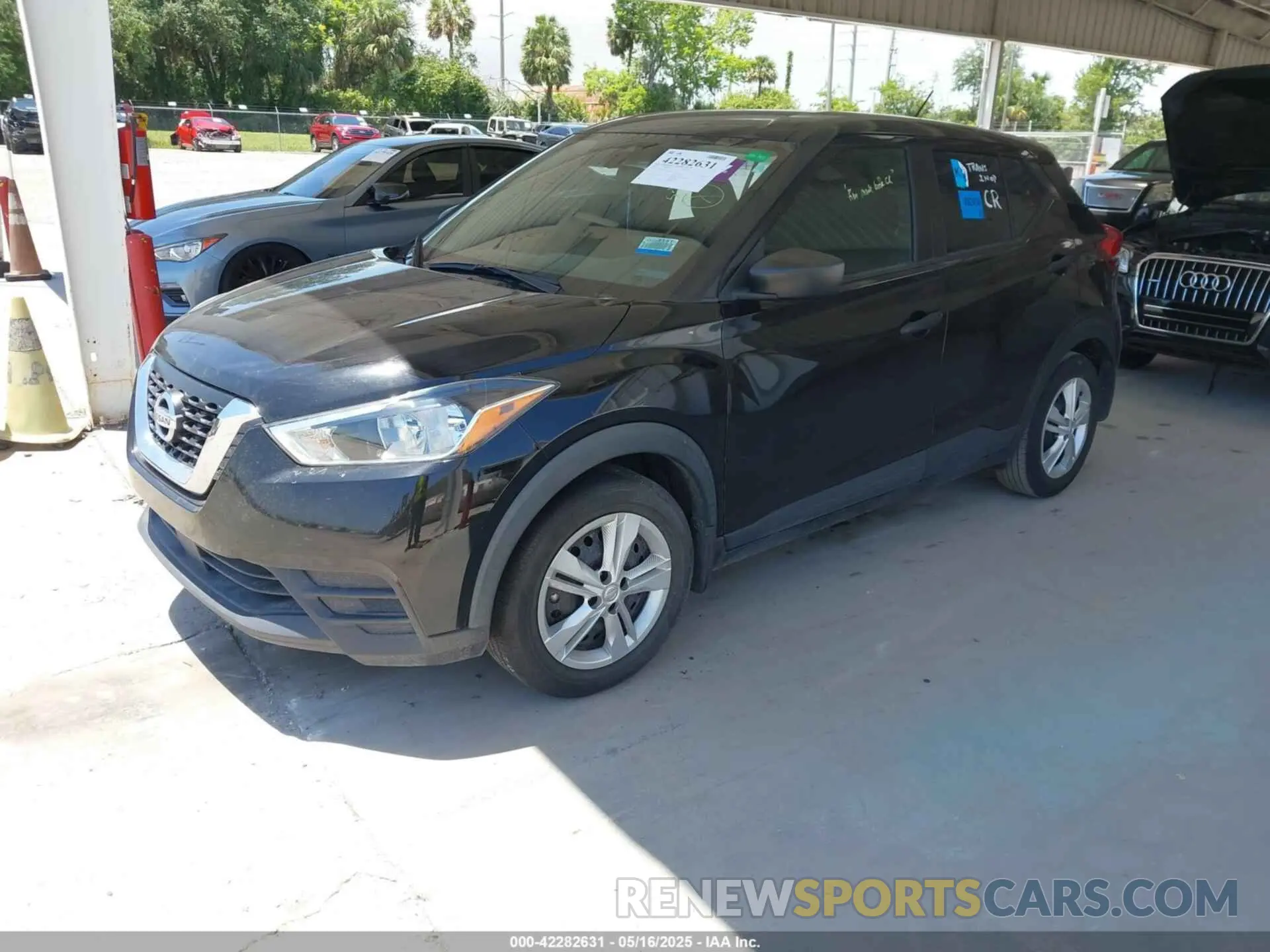 2 fotografías del automóvil dañado 3N1CP5BV2LL549918 NISSAN KICKS 2020