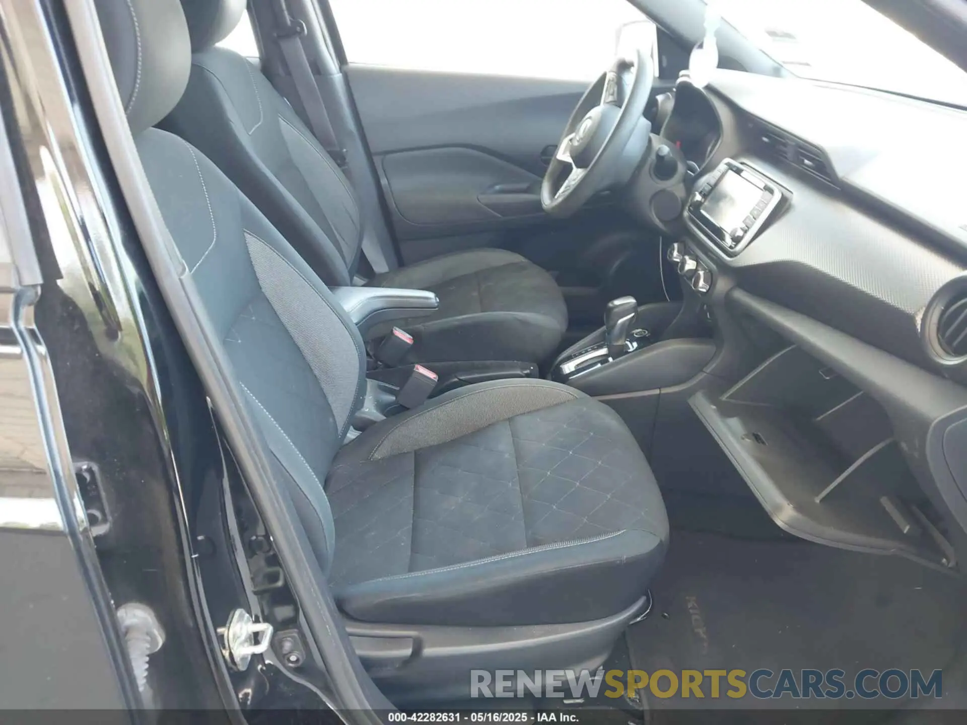 5 fotografías del automóvil dañado 3N1CP5BV2LL549918 NISSAN KICKS 2020