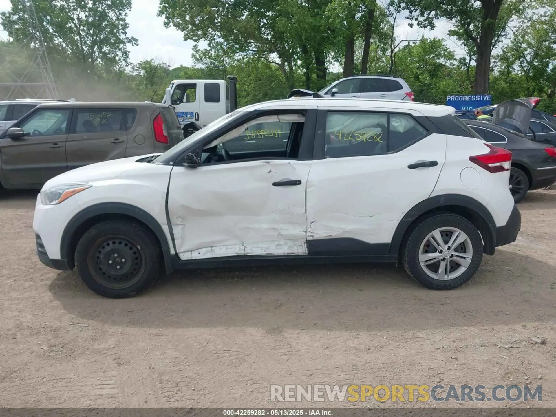 14 fotografías del automóvil dañado 3N1CP5BV2LL556609 NISSAN KICKS 2020