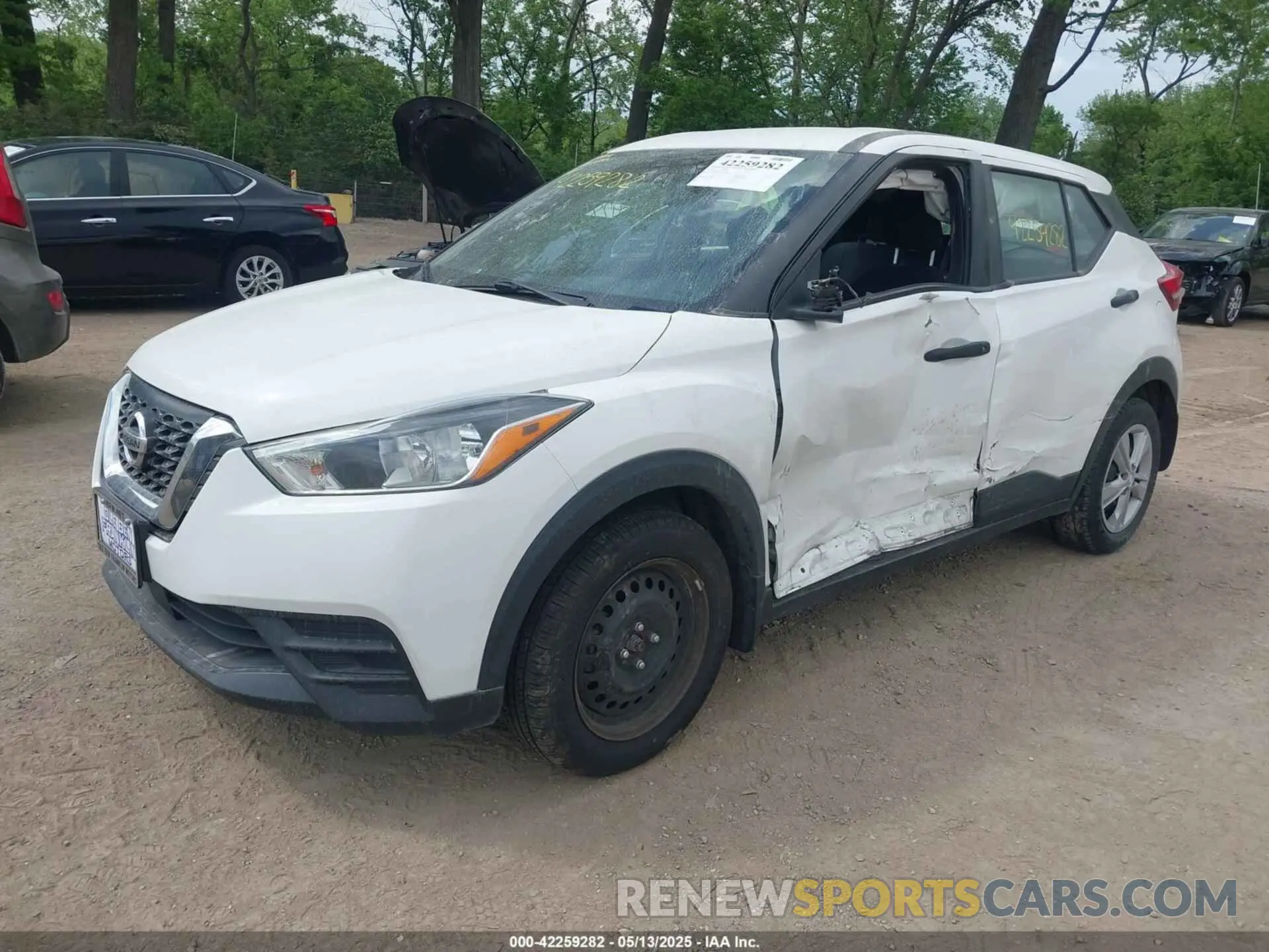 2 fotografías del automóvil dañado 3N1CP5BV2LL556609 NISSAN KICKS 2020