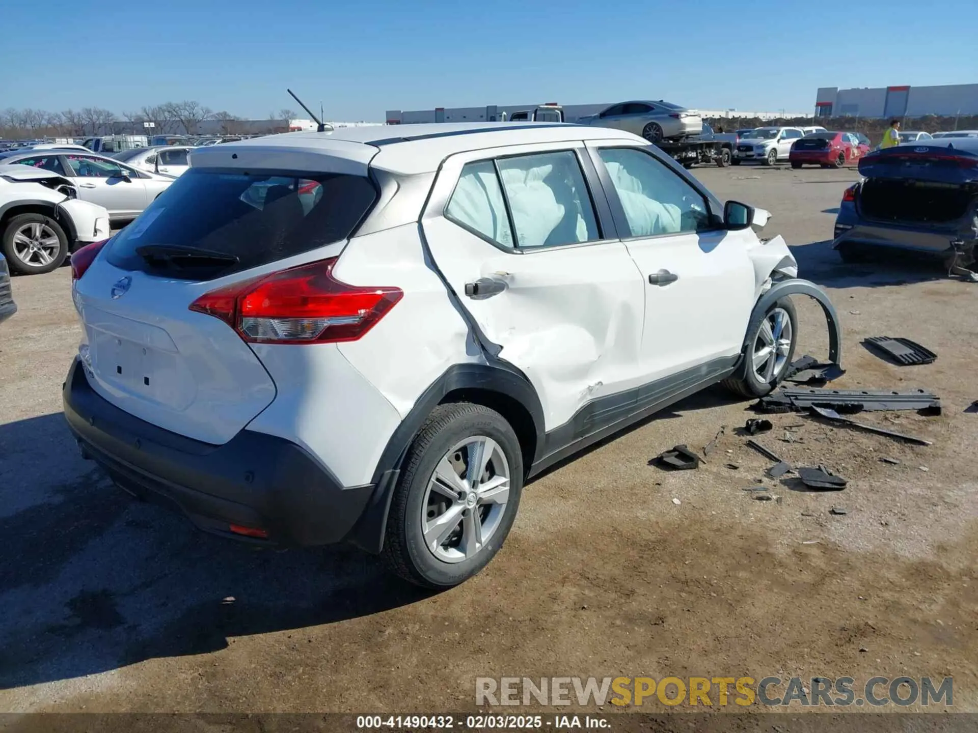 4 fotografías del automóvil dañado 3N1CP5BV3LL564265 NISSAN KICKS 2020