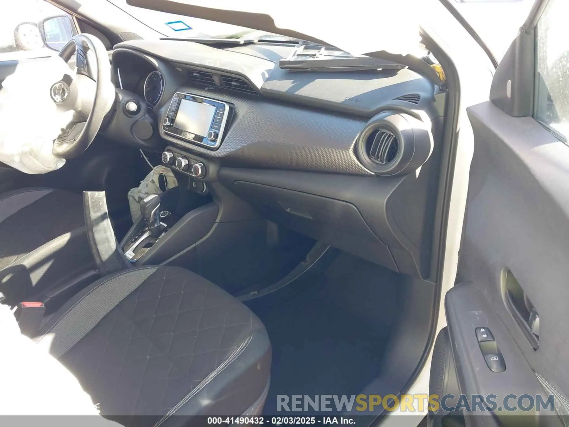 5 fotografías del automóvil dañado 3N1CP5BV3LL564265 NISSAN KICKS 2020