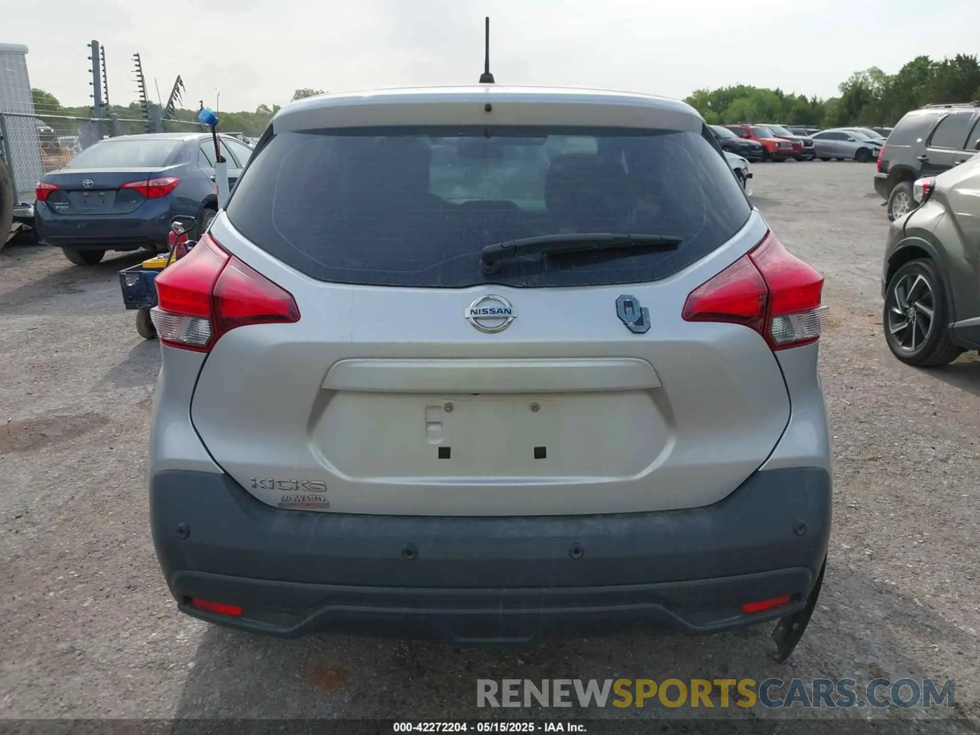 17 fotografías del automóvil dañado 3N1CP5BV4LL479001 NISSAN KICKS 2020
