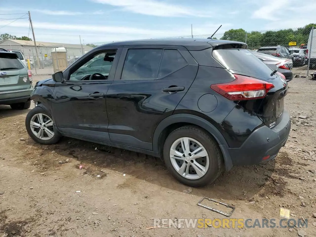 2 fotografías del automóvil dañado 3N1CP5BV4LL481864 NISSAN KICKS 2020