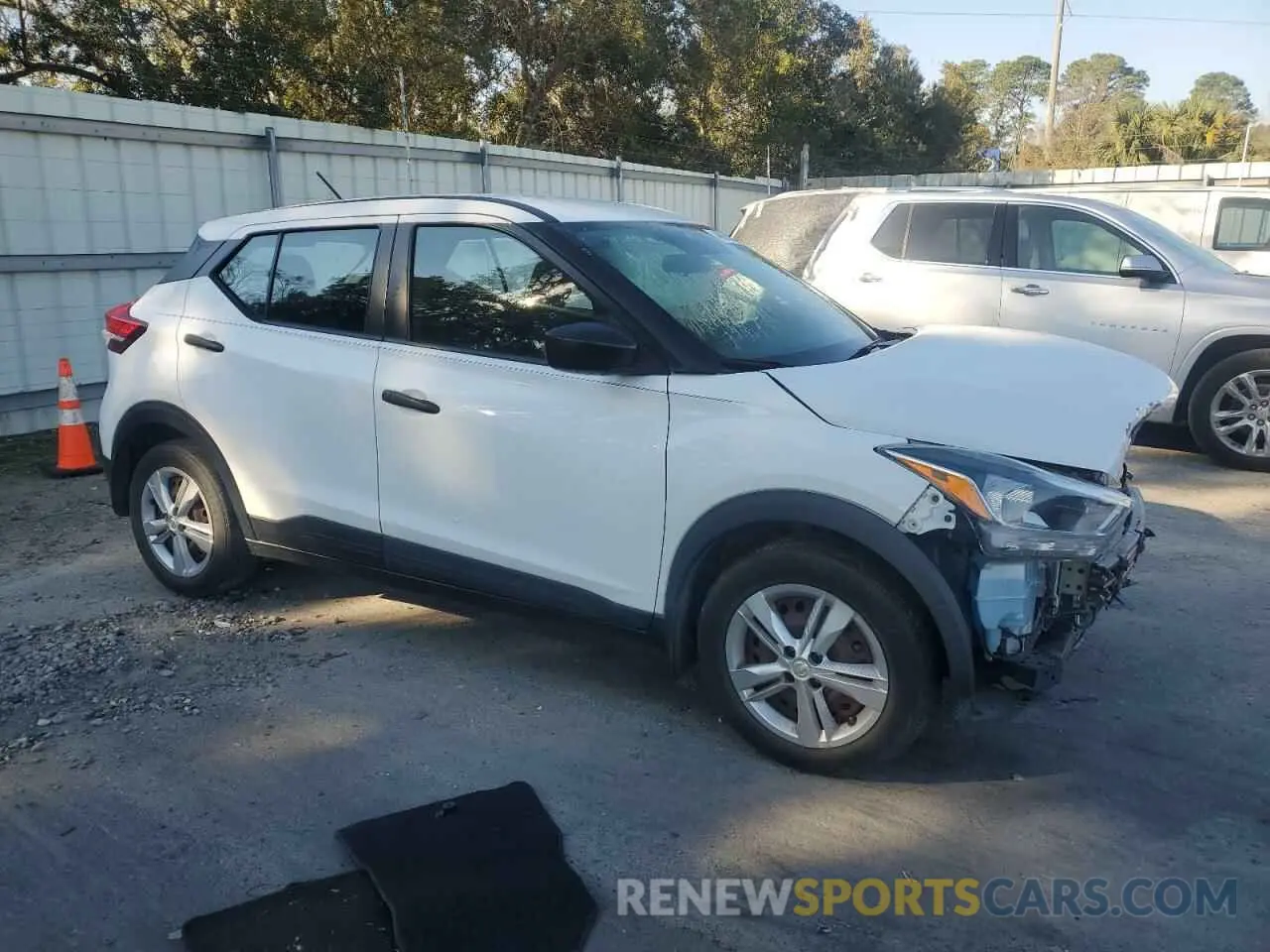 4 fotografías del automóvil dañado 3N1CP5BV4LL492489 NISSAN KICKS 2020