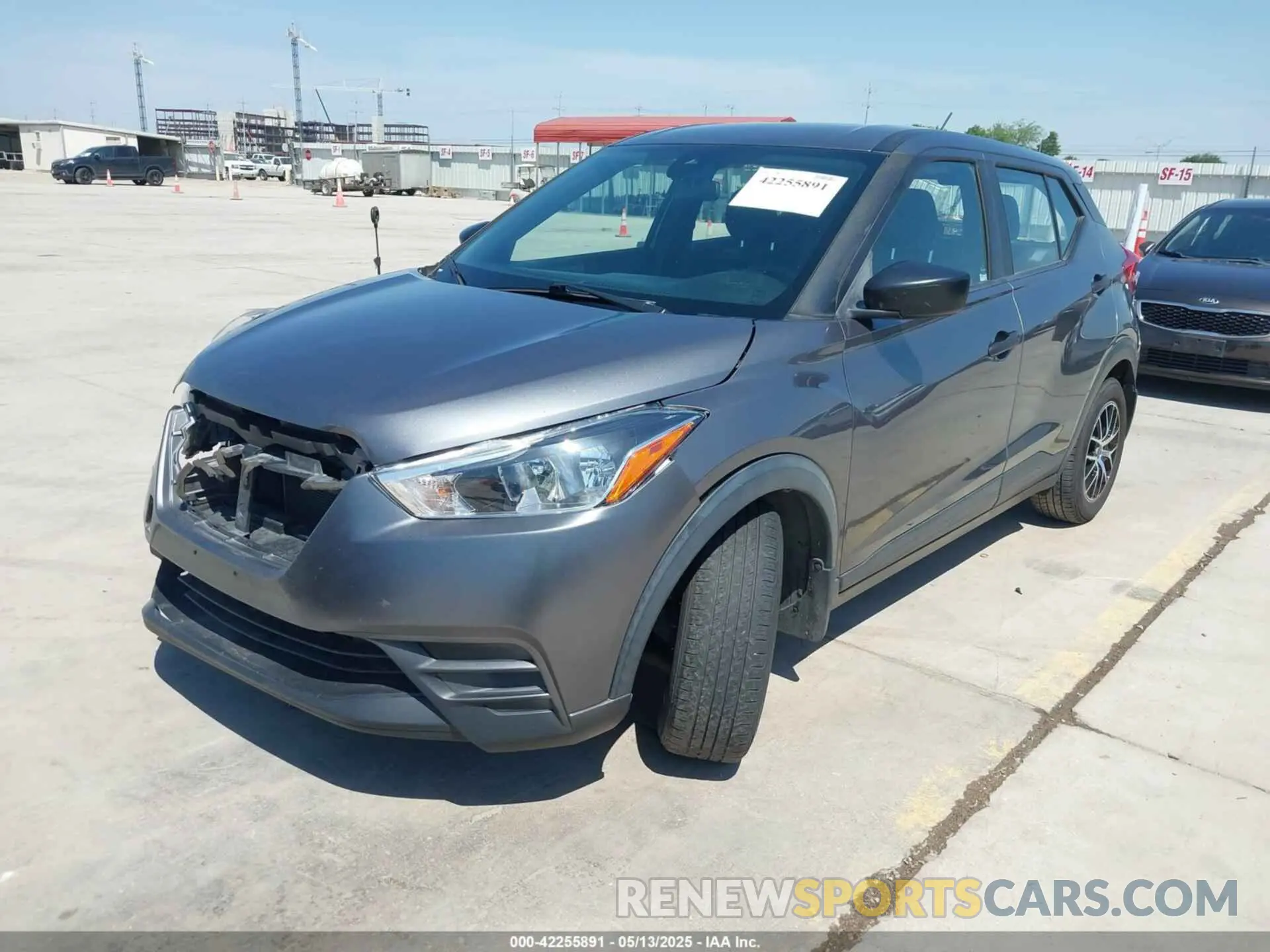 2 fotografías del automóvil dañado 3N1CP5BV4LL512403 NISSAN KICKS 2020