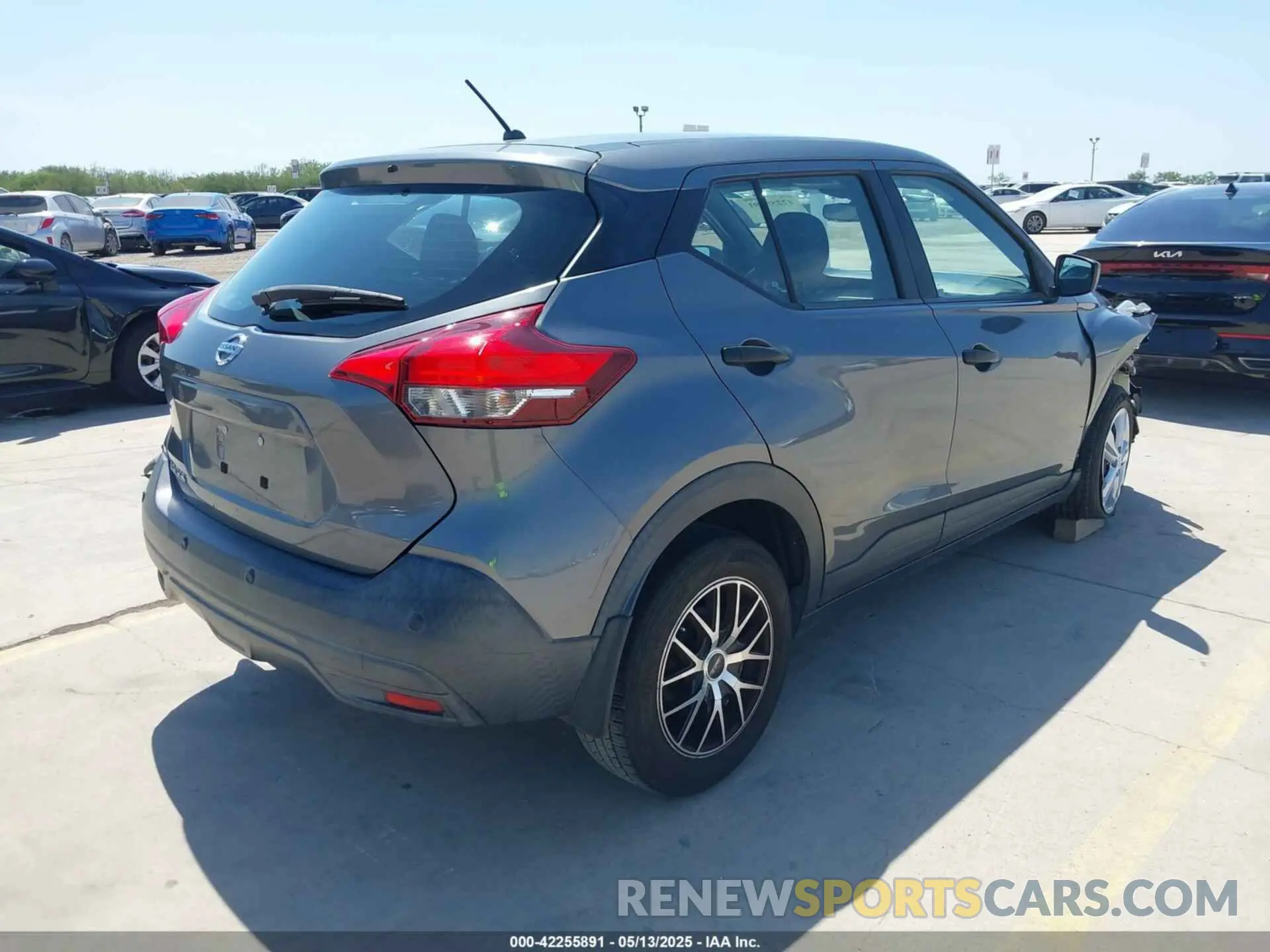 4 fotografías del automóvil dañado 3N1CP5BV4LL512403 NISSAN KICKS 2020