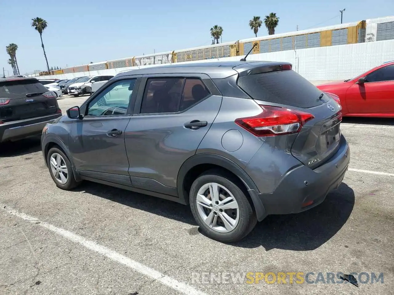 2 fotografías del automóvil dañado 3N1CP5BV4LL562167 NISSAN KICKS 2020