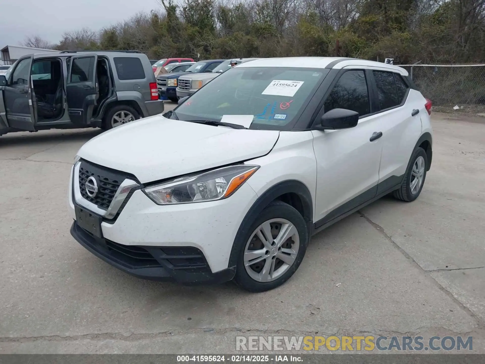 2 fotografías del automóvil dañado 3N1CP5BV4LL570284 NISSAN KICKS 2020