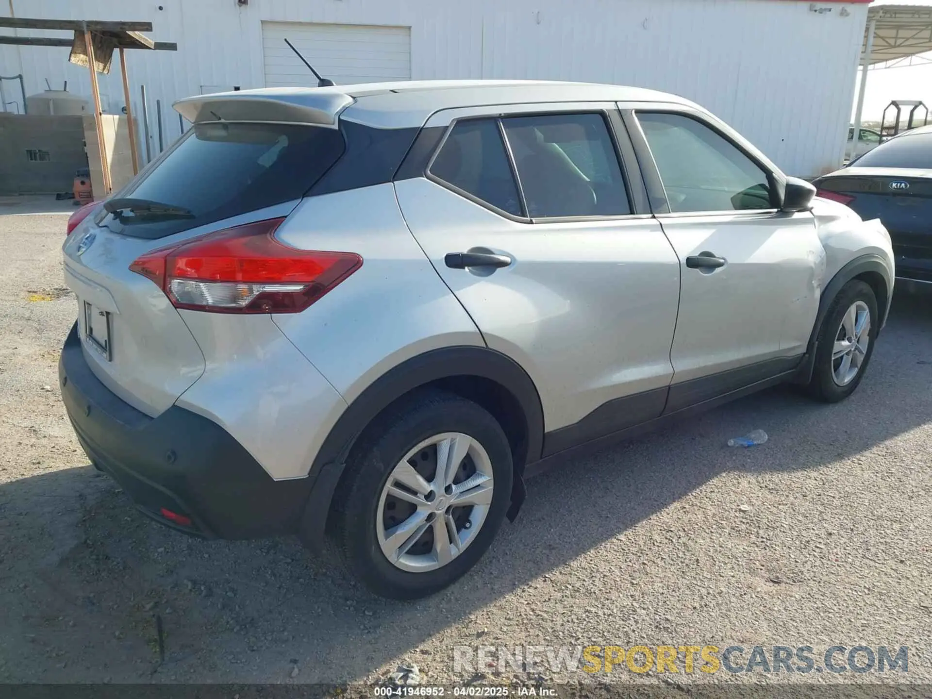 4 fotografías del automóvil dañado 3N1CP5BV5LL564851 NISSAN KICKS 2020