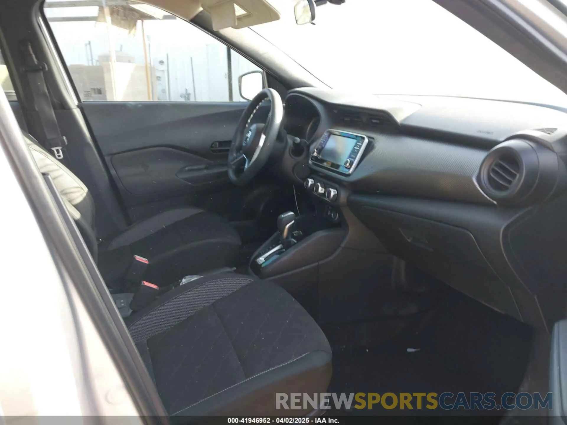 5 fotografías del automóvil dañado 3N1CP5BV5LL564851 NISSAN KICKS 2020