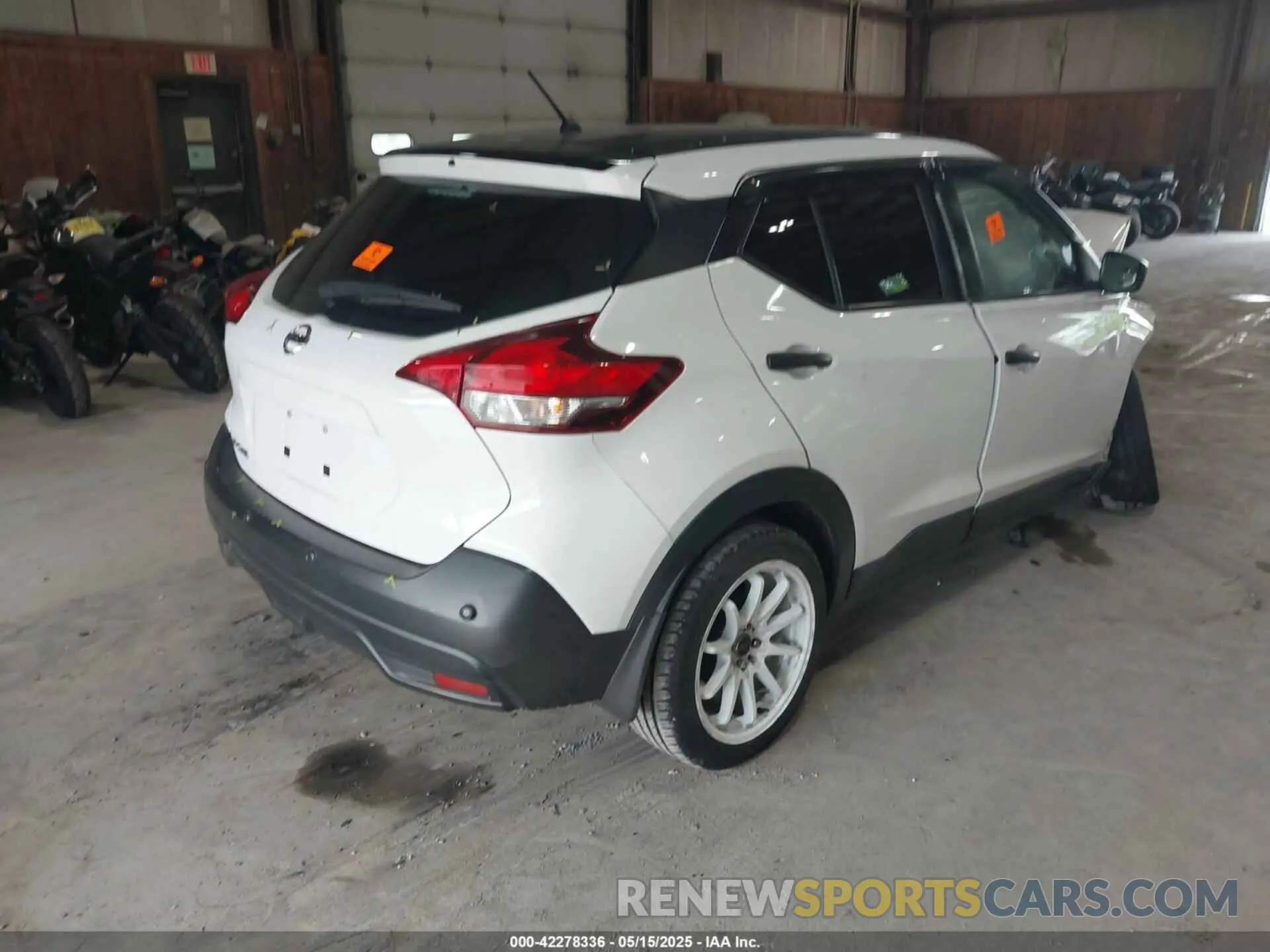 4 fotografías del automóvil dañado 3N1CP5BV5LL577129 NISSAN KICKS 2020