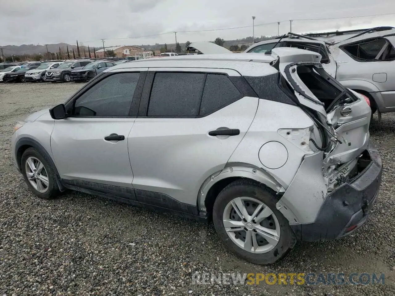 2 fotografías del automóvil dañado 3N1CP5BV6LL518848 NISSAN KICKS 2020