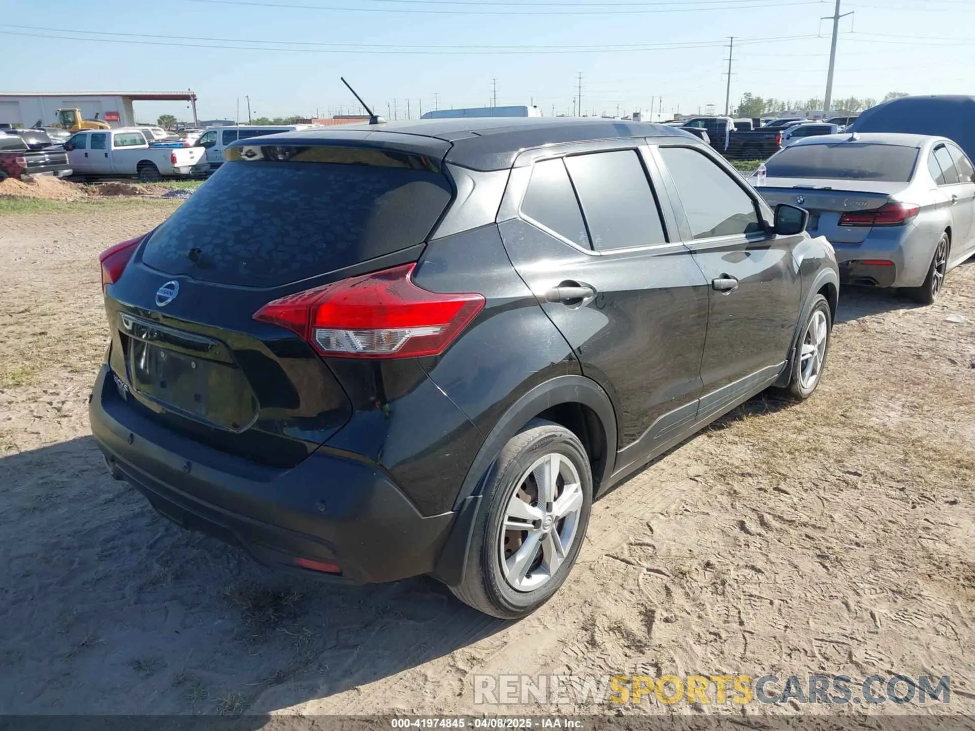 4 fotografías del automóvil dañado 3N1CP5BV6LL533723 NISSAN KICKS 2020