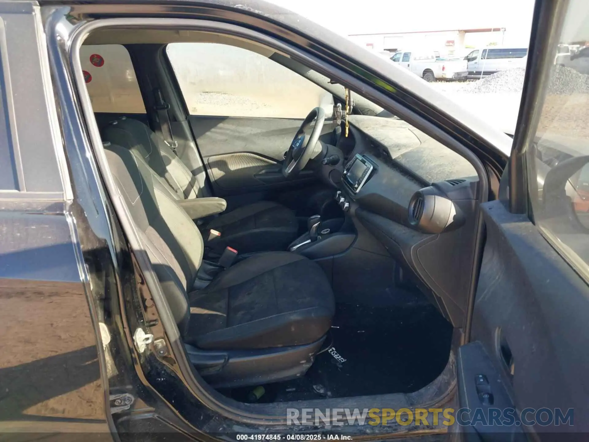 5 fotografías del automóvil dañado 3N1CP5BV6LL533723 NISSAN KICKS 2020