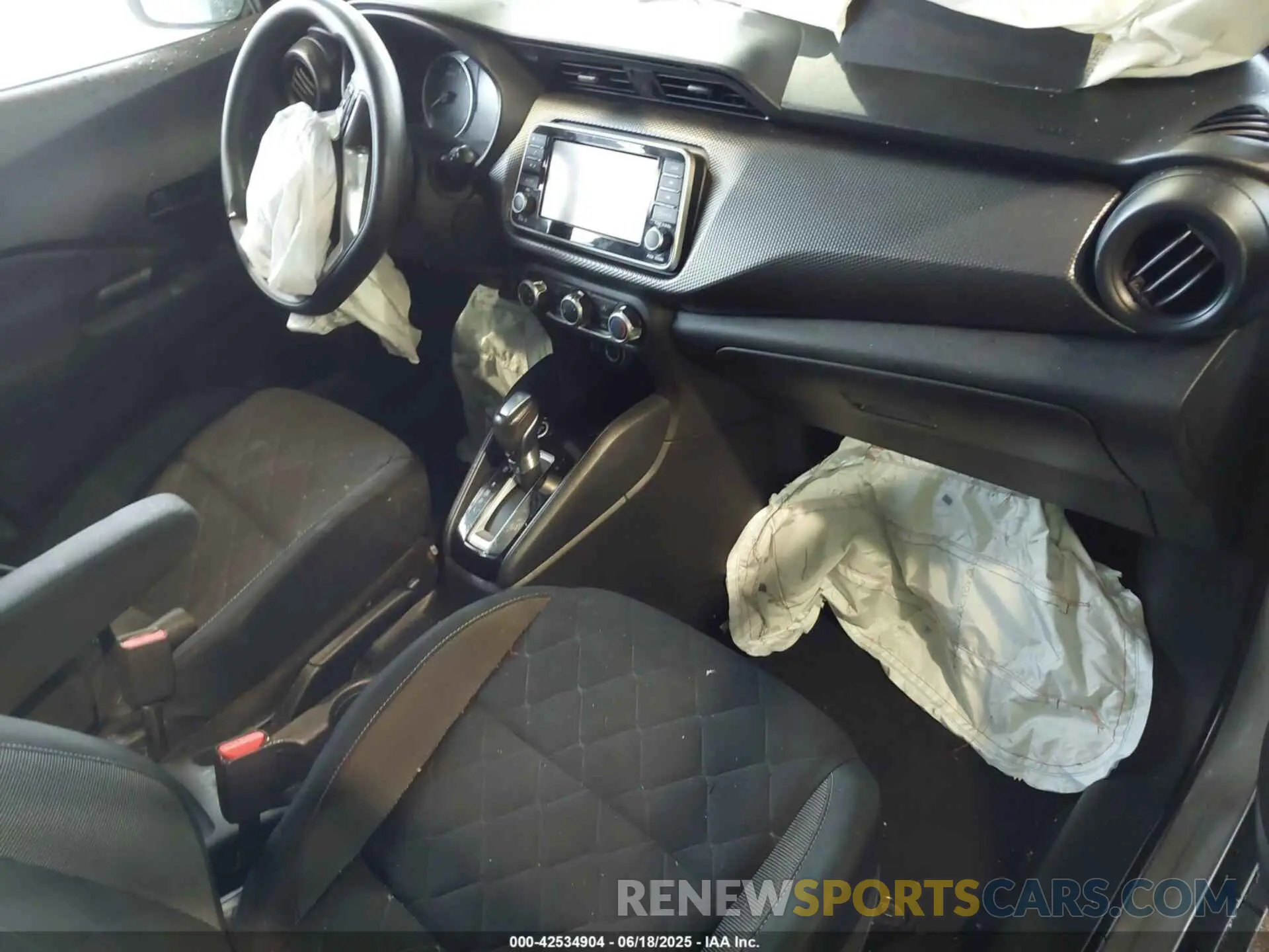 5 fotografías del automóvil dañado 3N1CP5BV6LL536539 NISSAN KICKS 2020