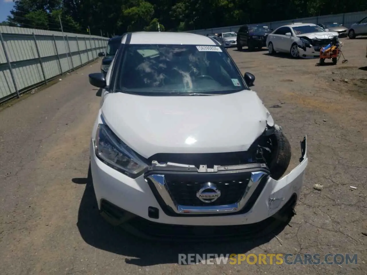 5 fotografías del automóvil dañado 3N1CP5BV7LL546433 NISSAN KICKS 2020