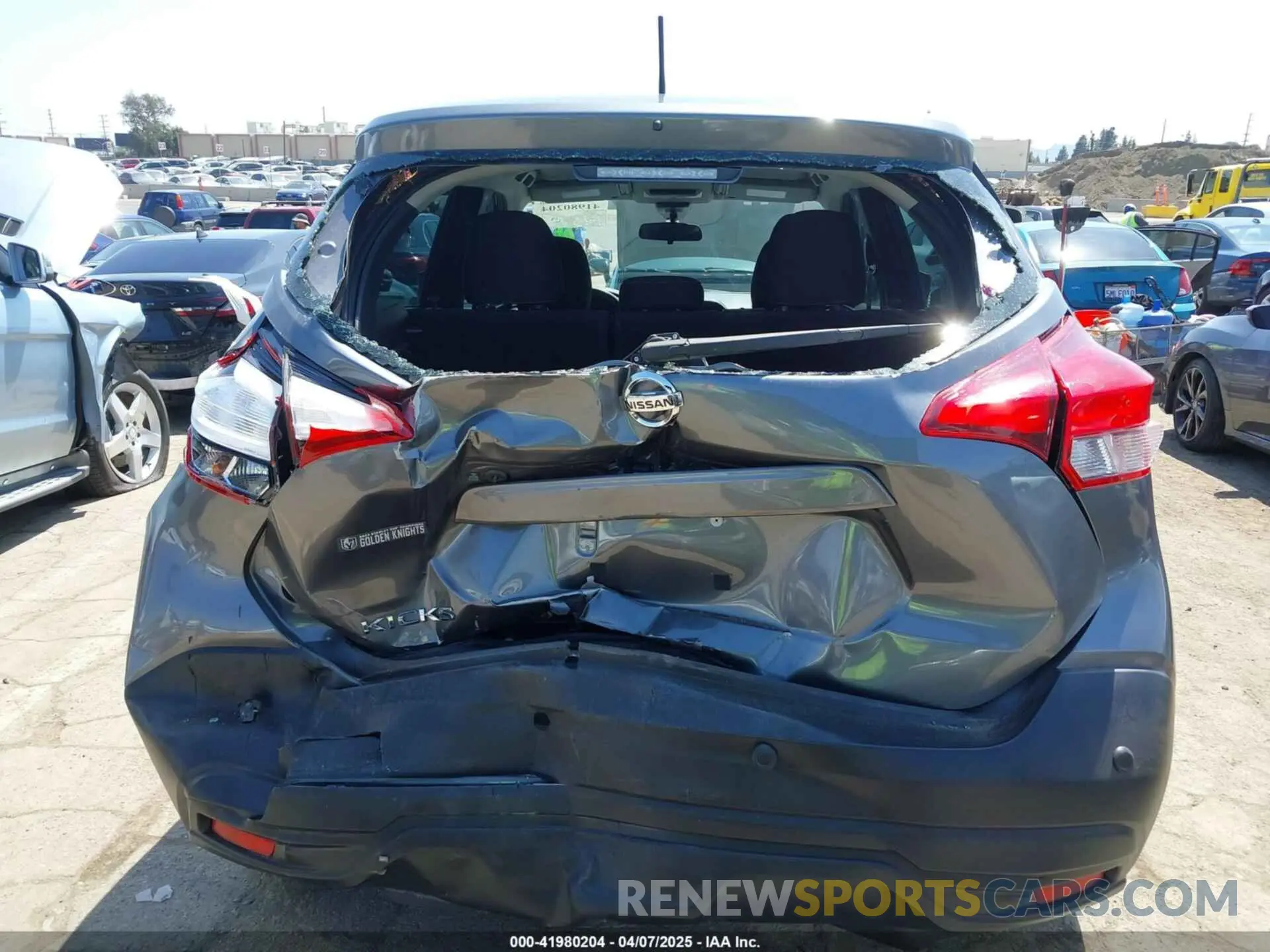 16 fotografías del automóvil dañado 3N1CP5BV7LL560350 NISSAN KICKS 2020