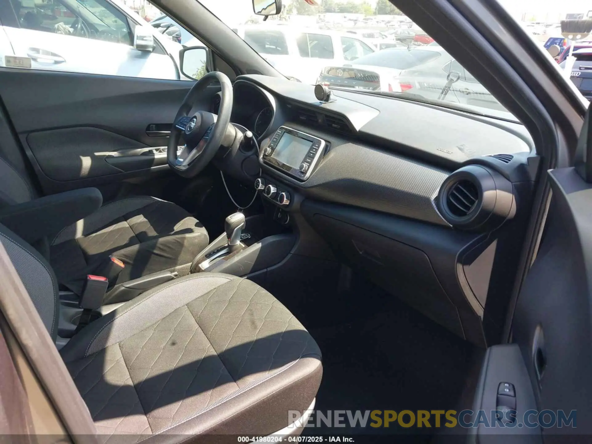 5 fotografías del automóvil dañado 3N1CP5BV7LL560350 NISSAN KICKS 2020