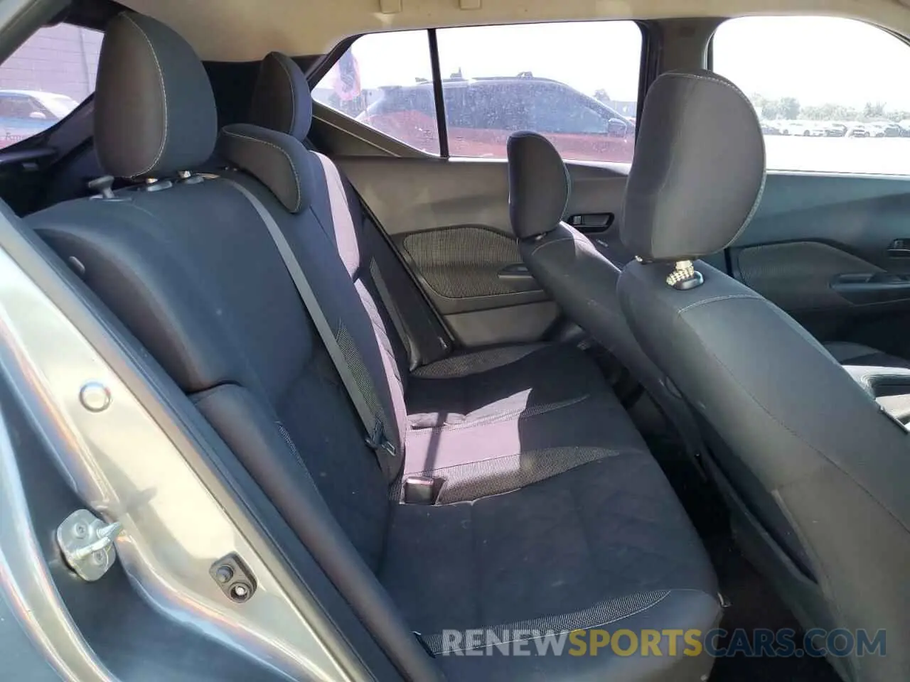 10 fotografías del automóvil dañado 3N1CP5BV8LL521489 NISSAN KICKS 2020
