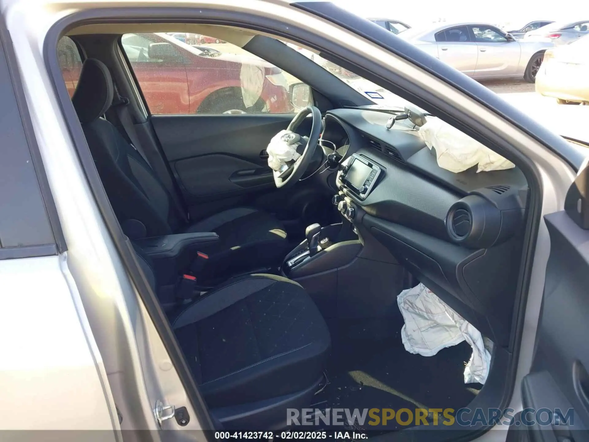 5 fotografías del automóvil dañado 3N1CP5BV8LL573169 NISSAN KICKS 2020